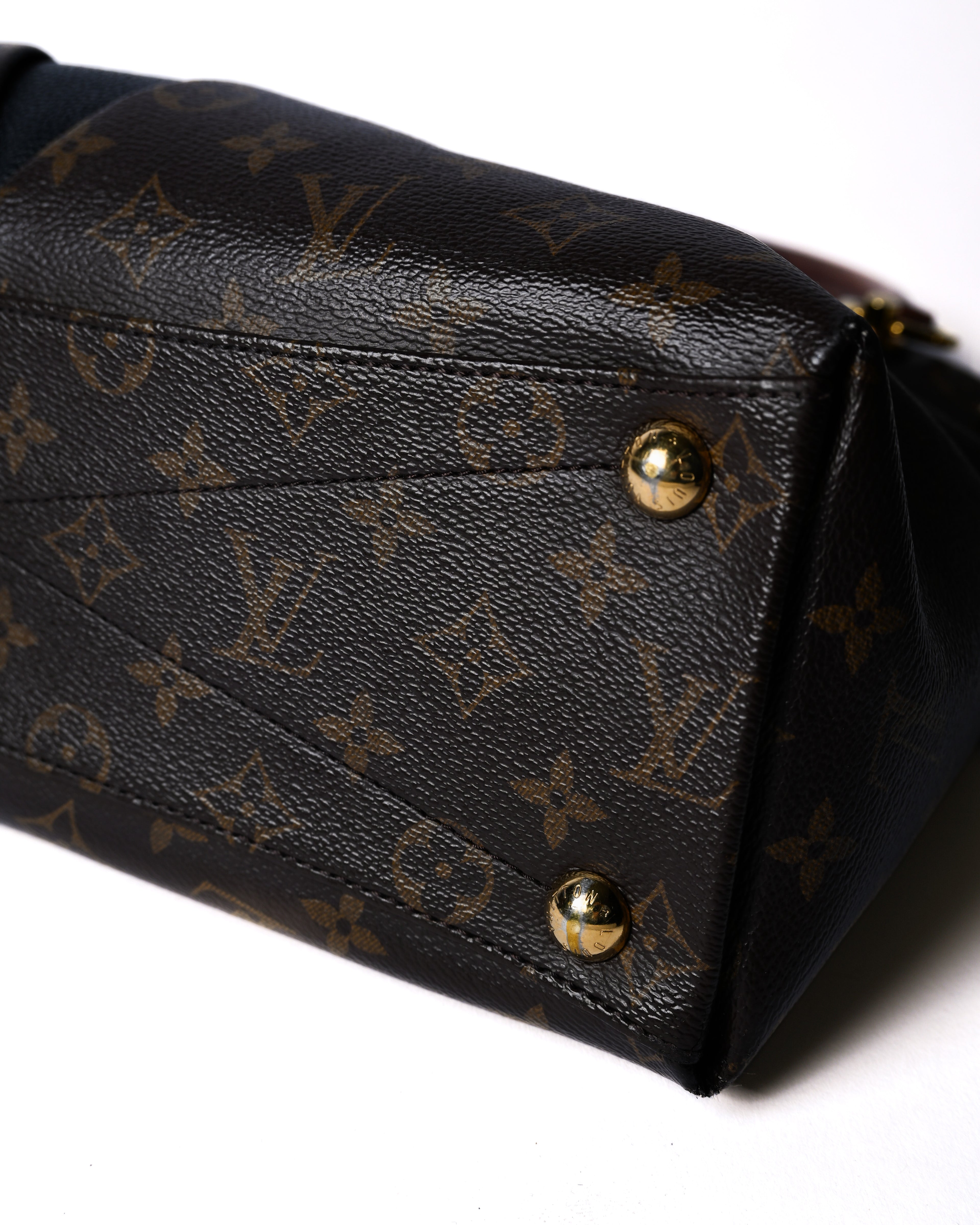 LOUIS VUITTON/ “V Tote mm” Monogram Canvas & Leather Handbag
