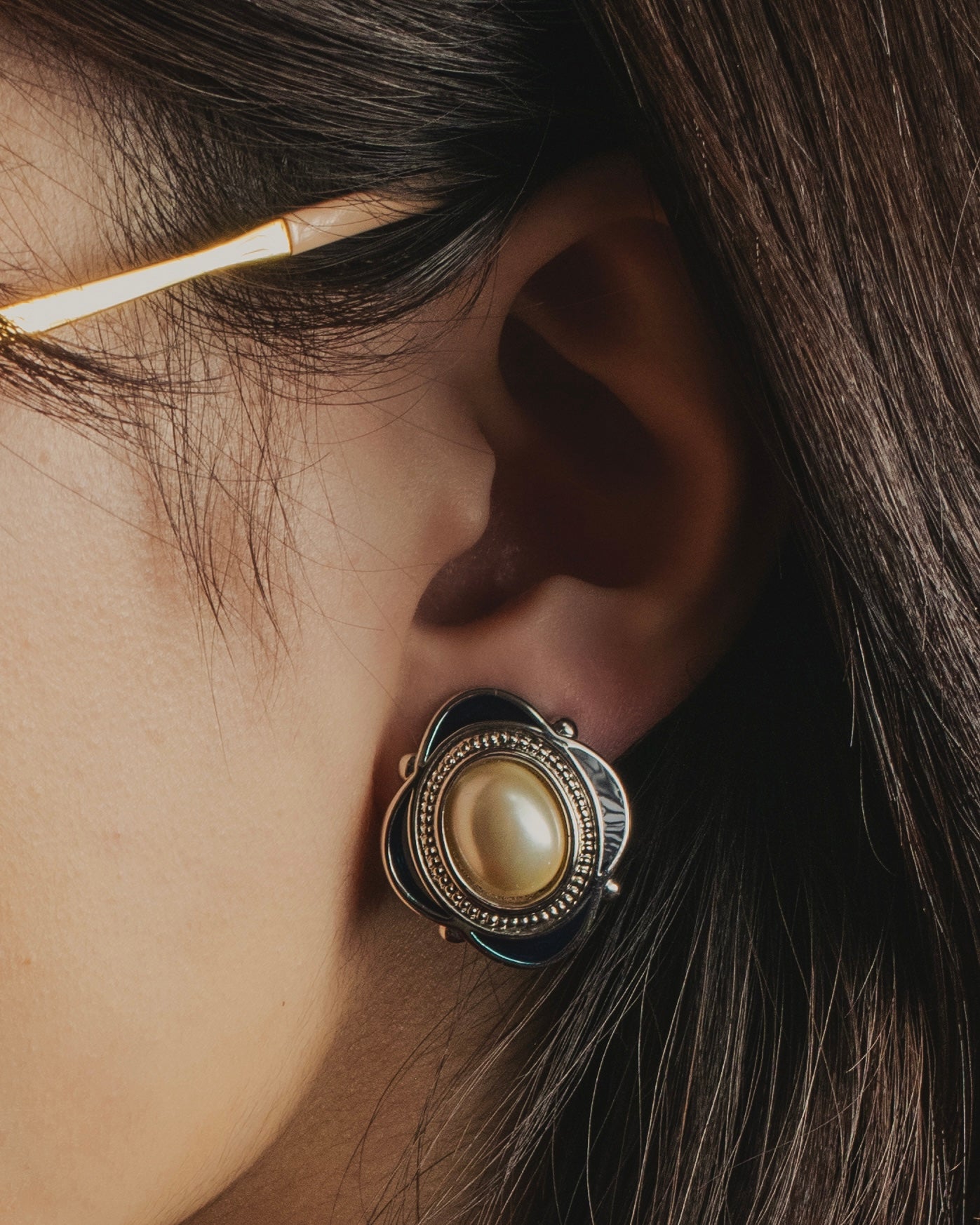 Pendientes de clip con cabujón de perlas de los años 80 y 90 de Burberrys