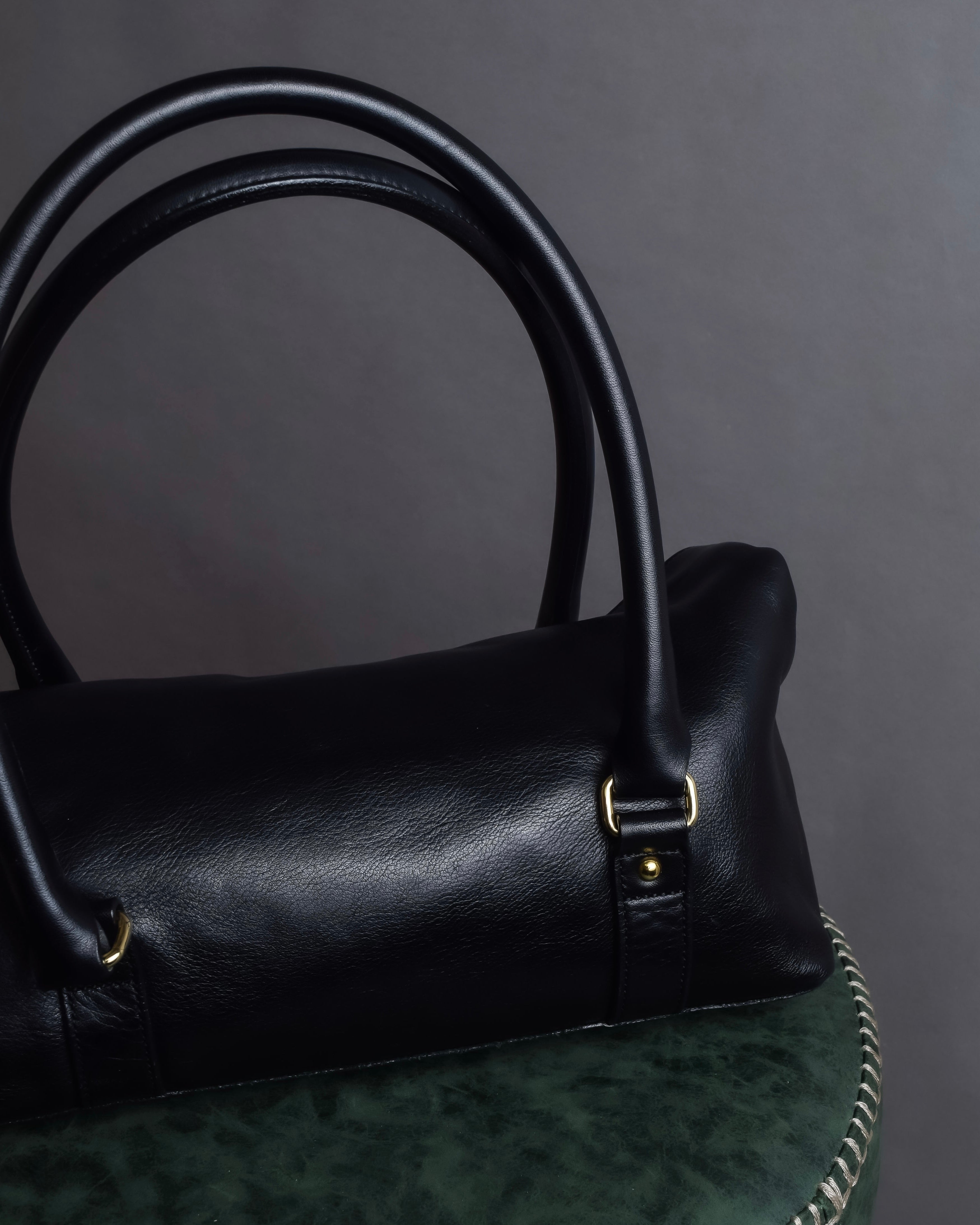 "ADMJ" Gold clasp grain leather shoulder bag