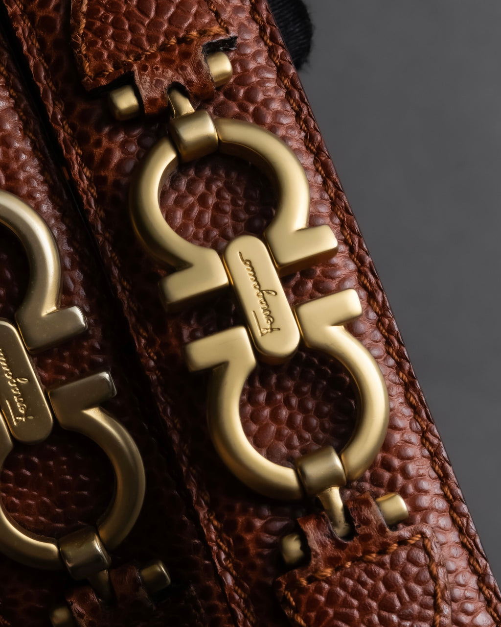 "Salvatore Ferragamo" Gancini motif chain design leather belt