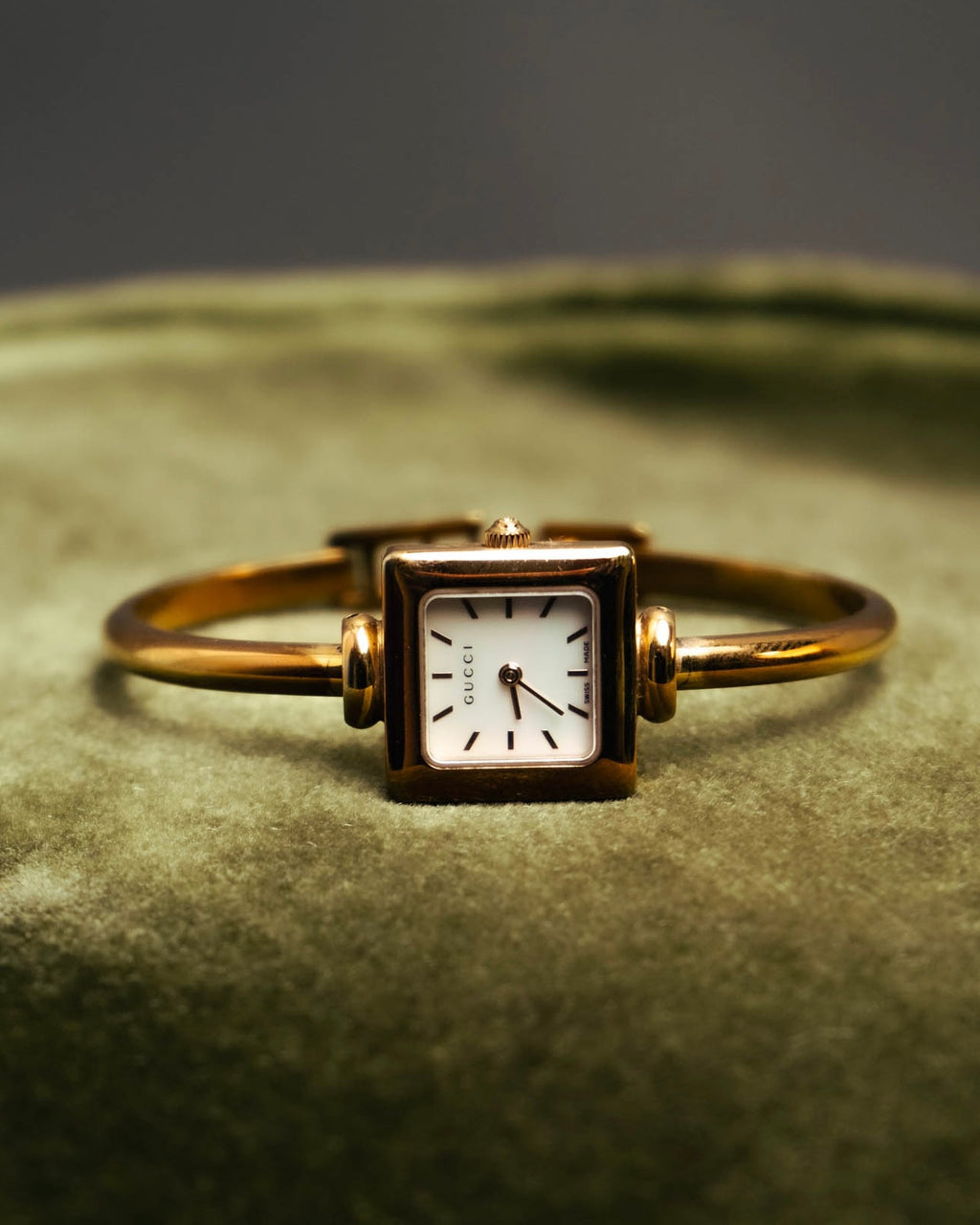 -SPECIAL- “GUCCI” 90’s-00’s 1900L gold tone bangle watch