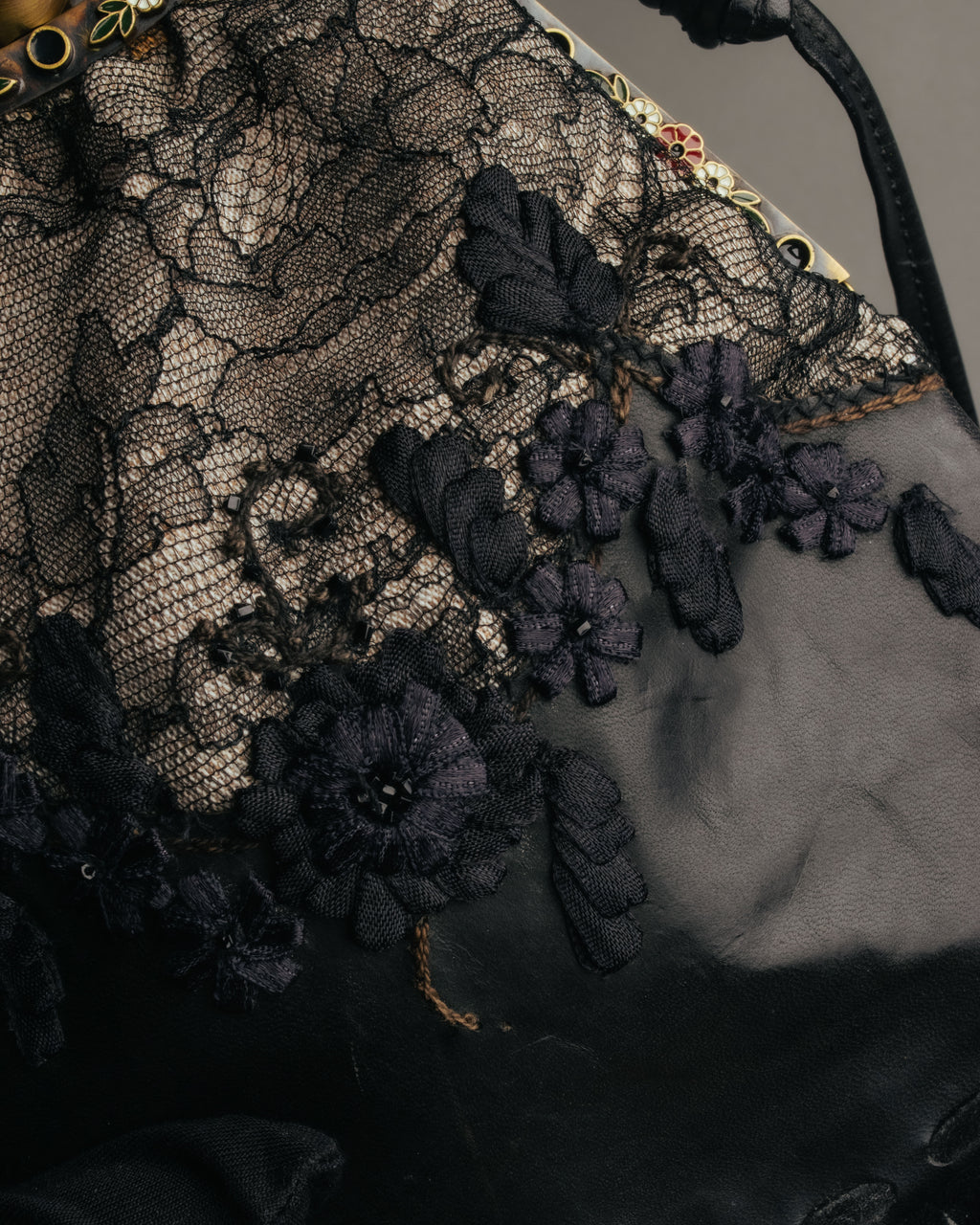 -SPECIAL- “VALENTINO GARAVANI” 2014-2016 lace embellished fringe frame bag