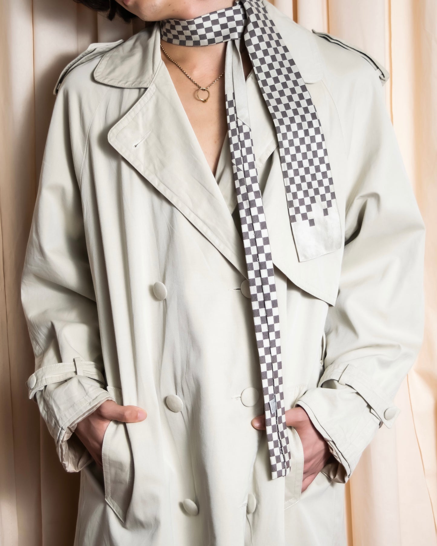 "MARILYN DE PEREL" Covered button detail  Ivory feminine trench coat