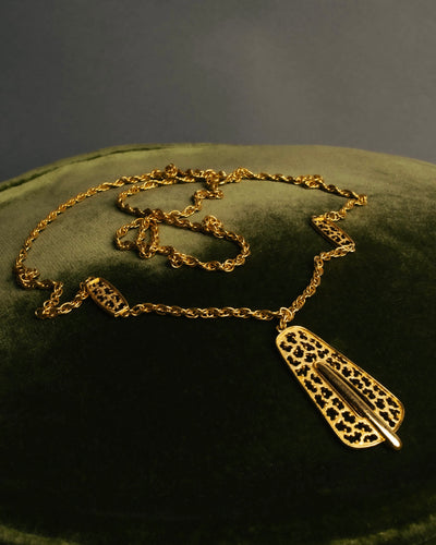 "TRIFARI" 50's-60's Ornate gold tone pendant necklace