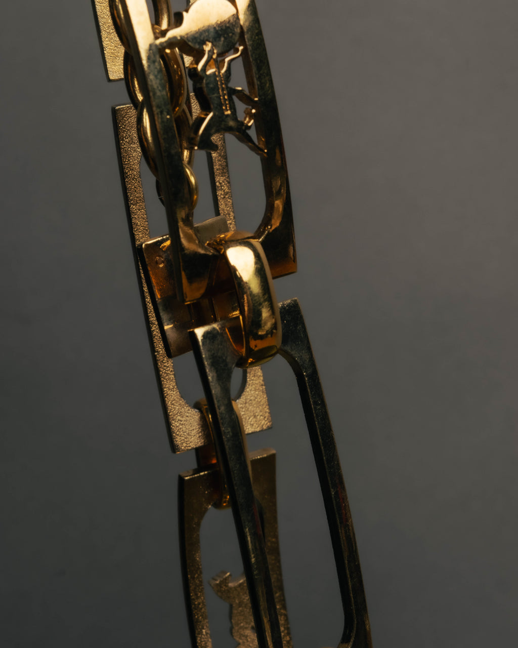 "CELINE" 70's-80's Sulky motif gold metal chain belt