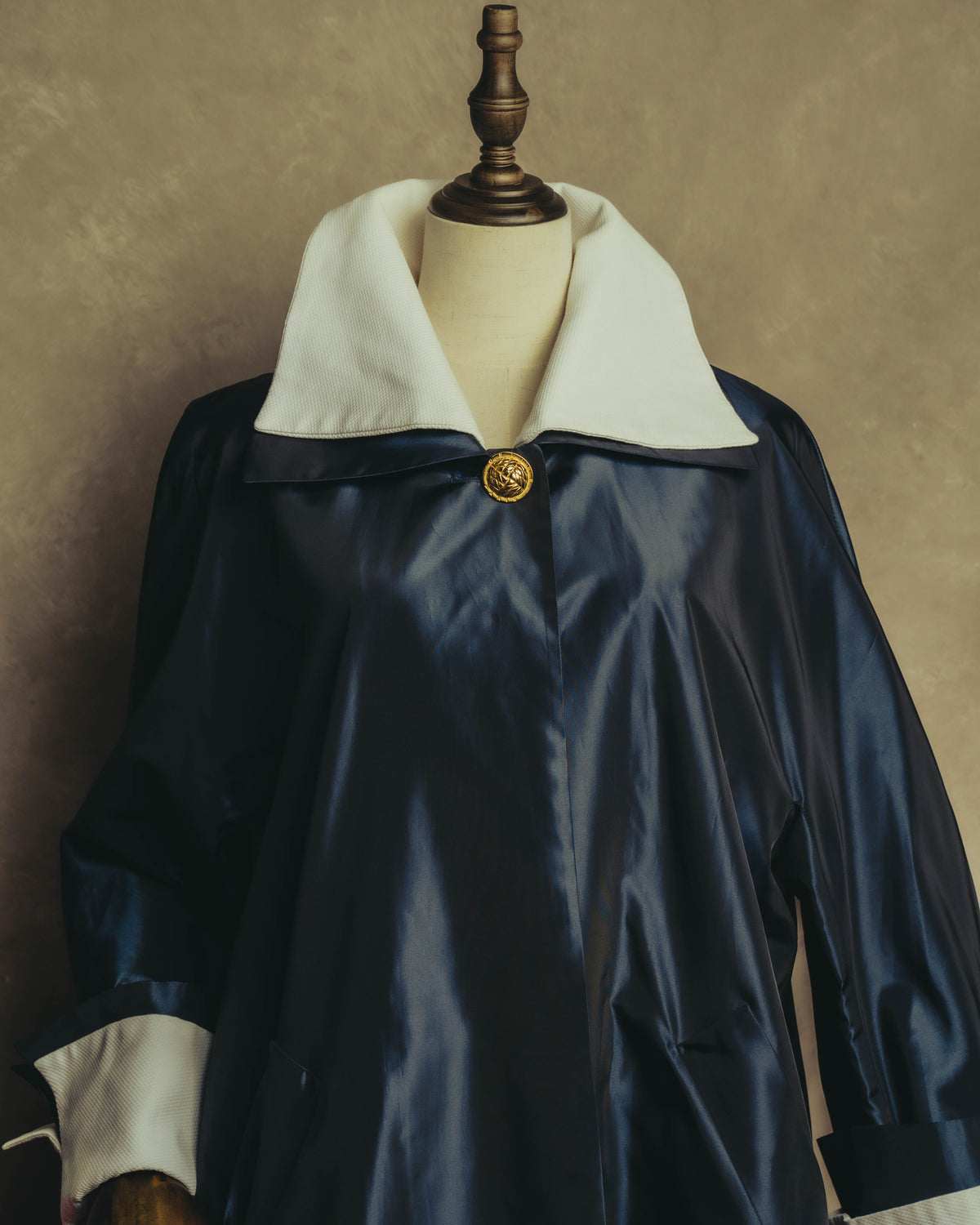 "CELINE" 70's-80's Dramatic contrast collar long coat