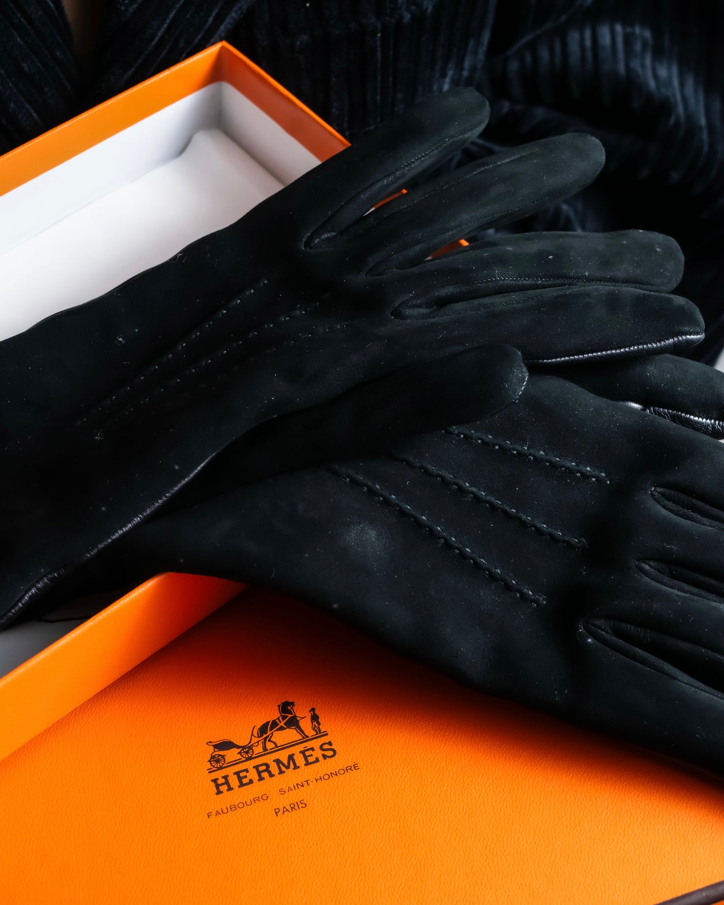 "HERMES" Leather switching design inner brushed feel gloves