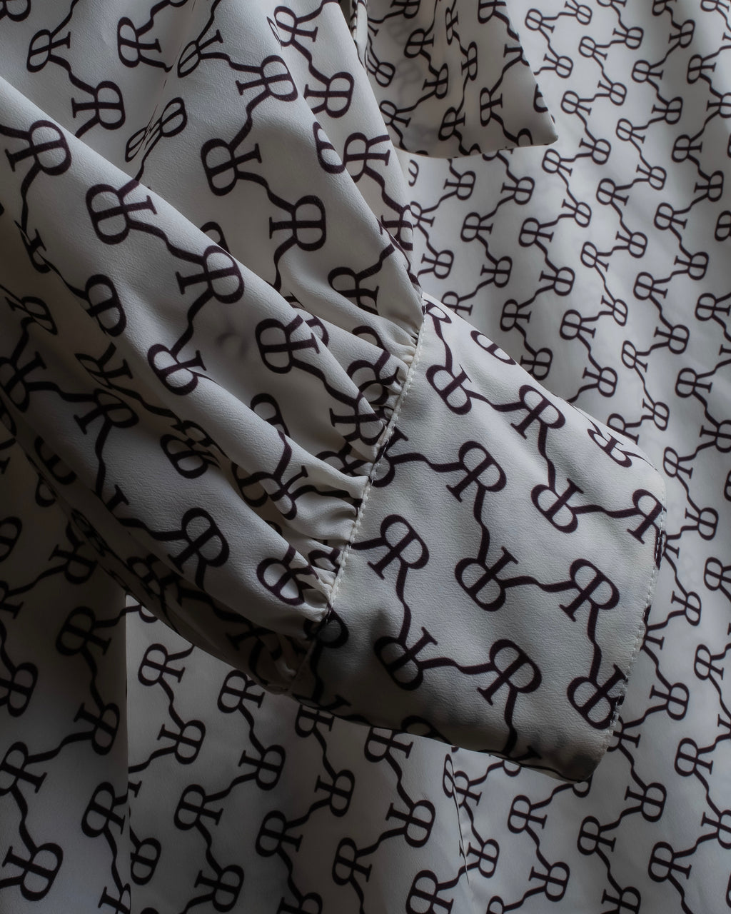 "rokh" Anagram logo balloon sleeve bowtie shirt