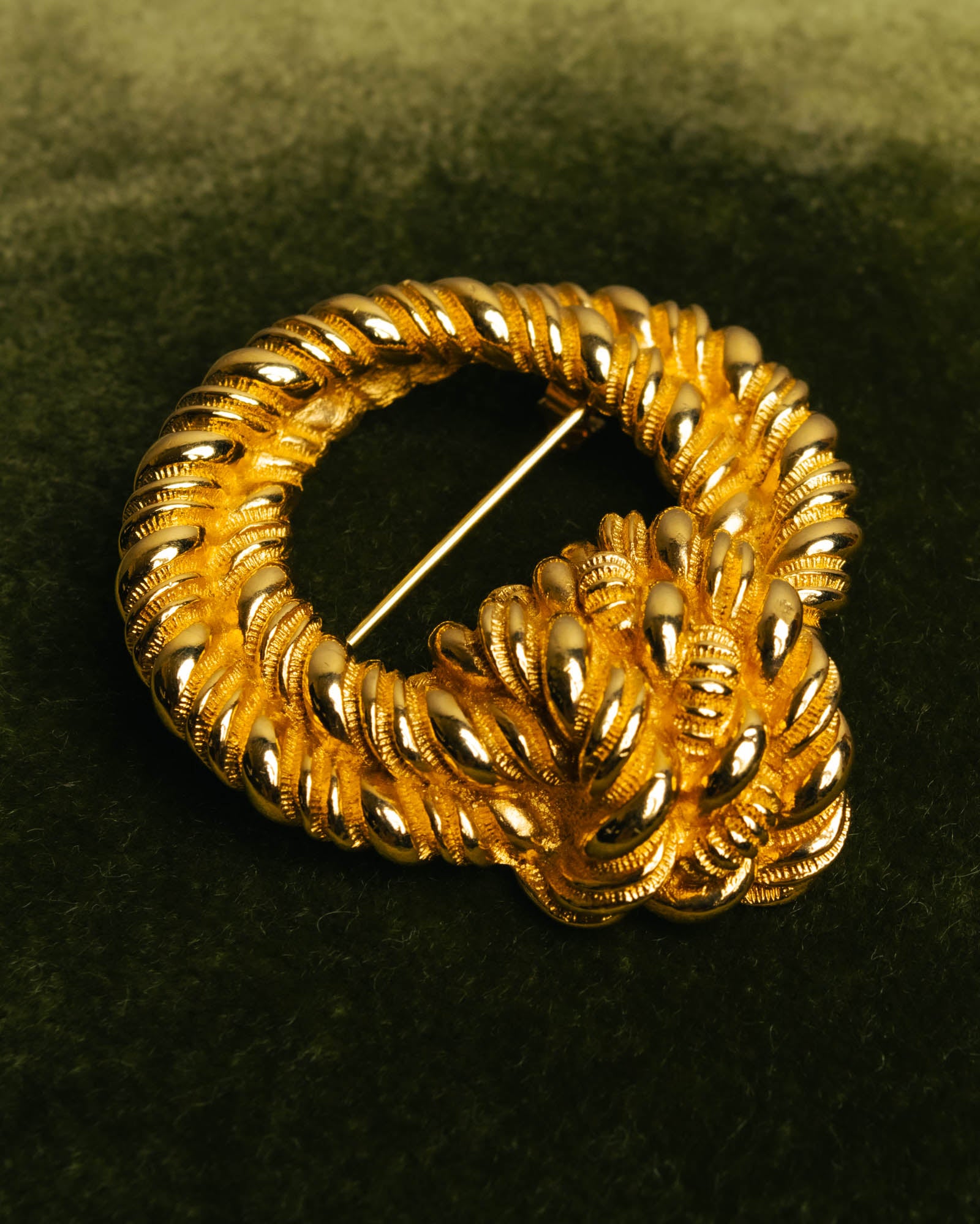 "Christian Dior" 80's-90's Sculptural gold tone brooch