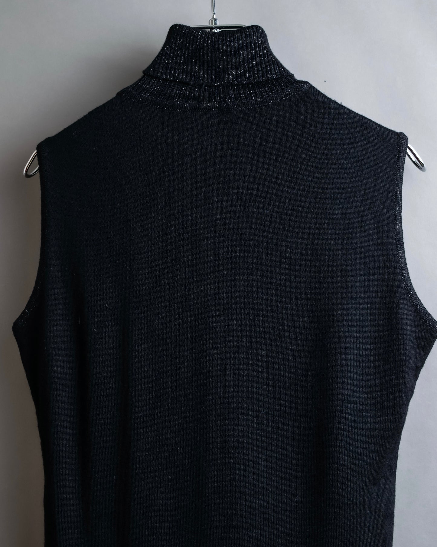 "VERSACE" High neck design sleeveless knit pullover