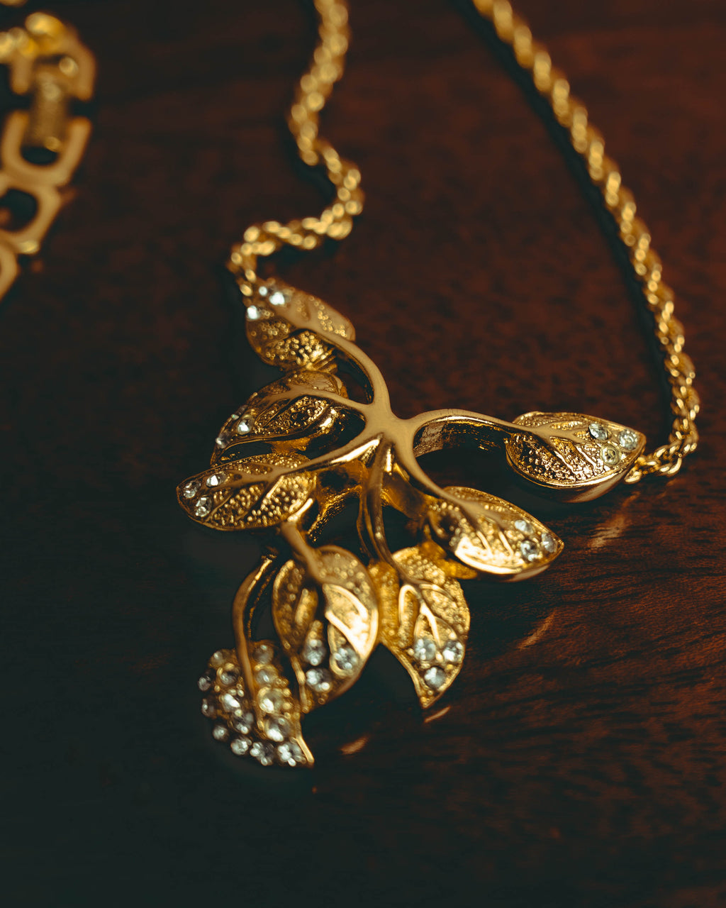 -SPECIAL- “Christian Dior” 80’s-90’s Vintage botanical leaf rhinestone pendant necklace