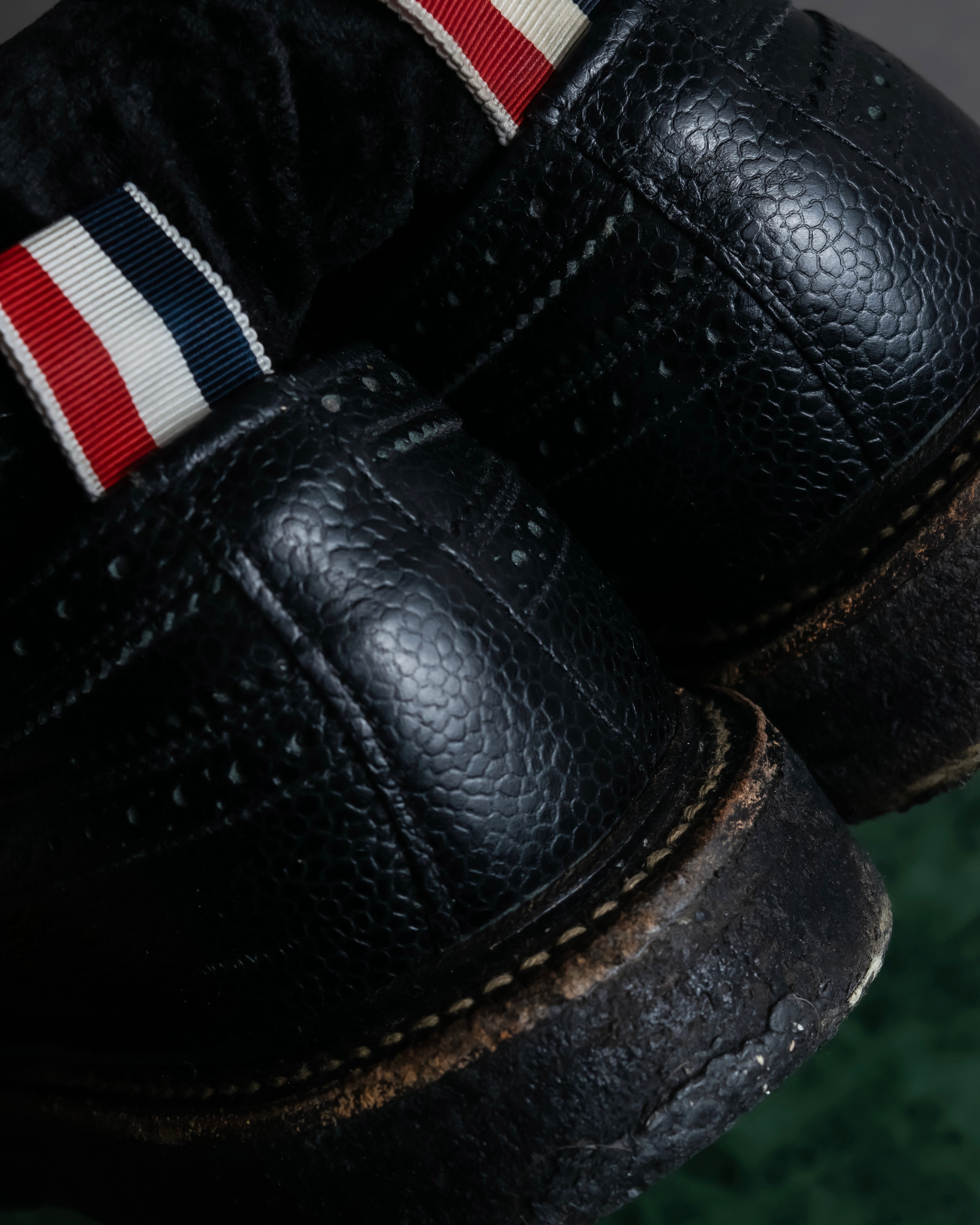 "THOM BROWNE" Wingtip design rubber sole leather shoes
