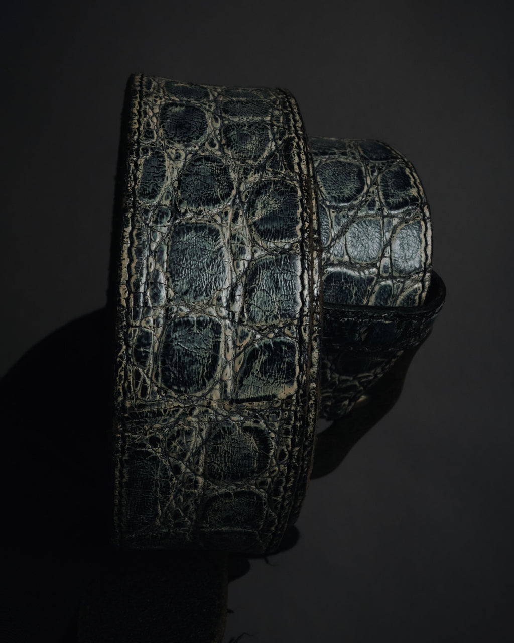 "DOLCE & GABBANA" 2003-08 Distressed croc-embossed hammered buckle belt