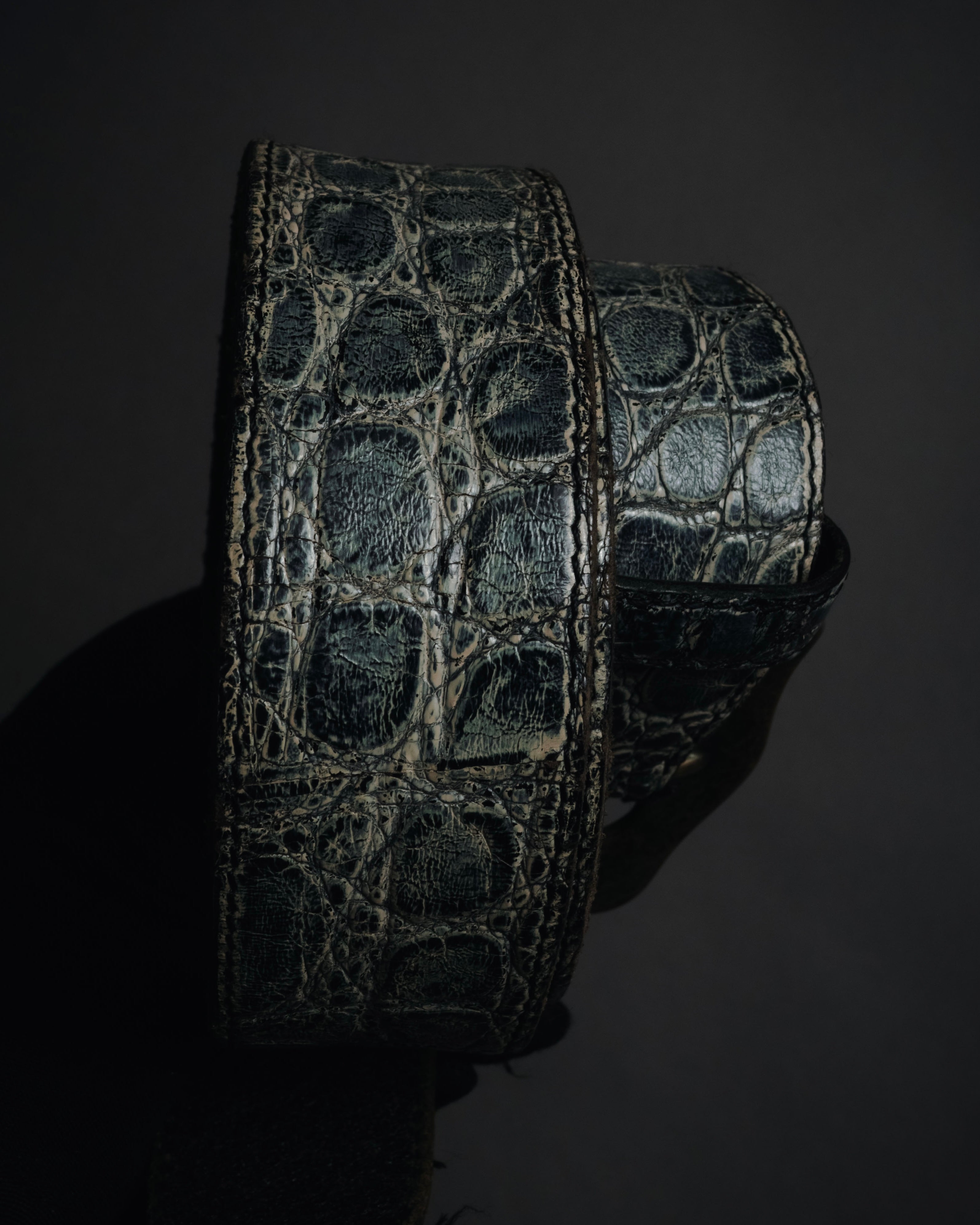 "DOLCE & GABBANA" 2003-08 Distressed croc-embossed hammered buckle belt