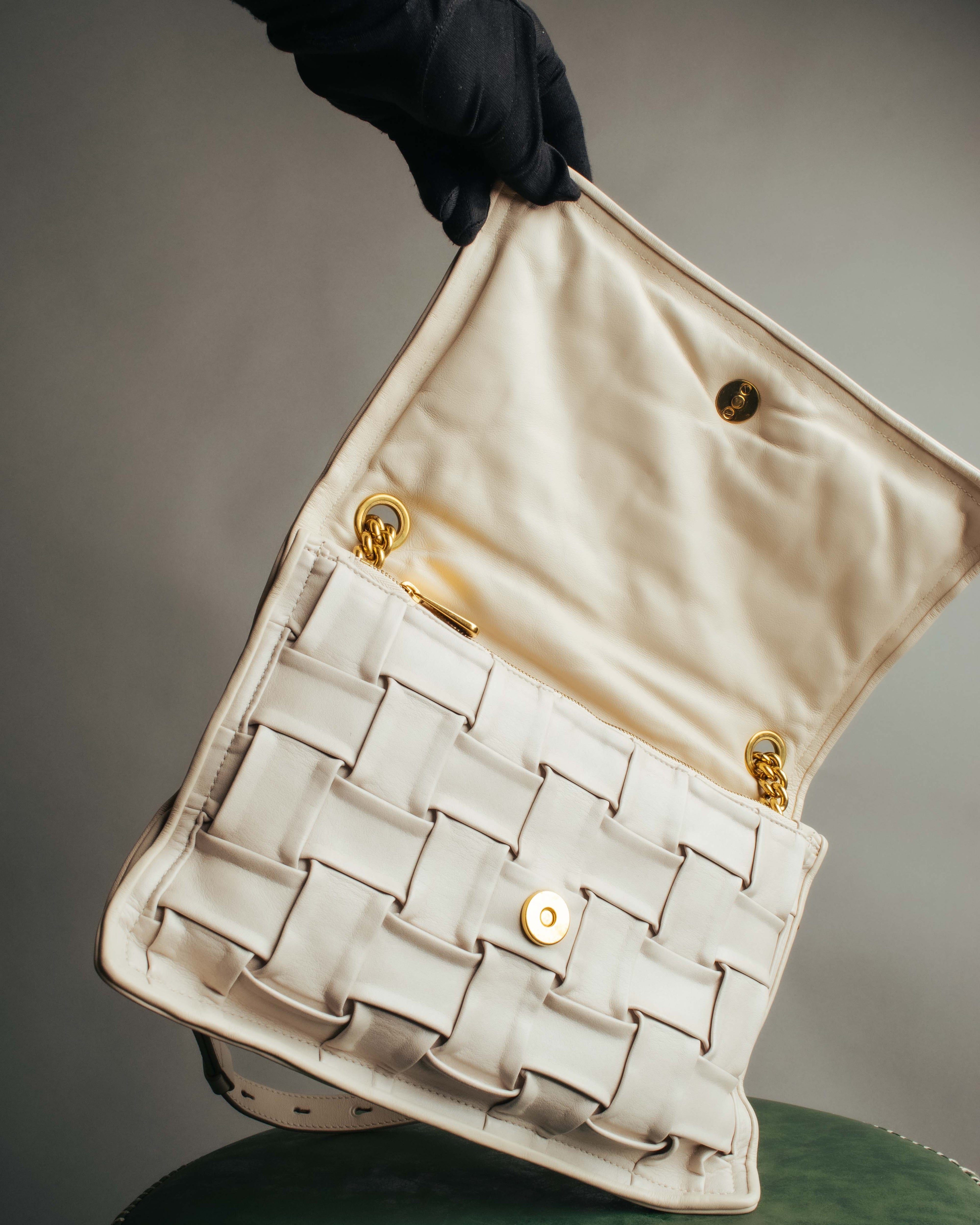 -SPECIAL- “Salvatore Ferragamo” 2020-2022 Woven vara chain shoulder bag