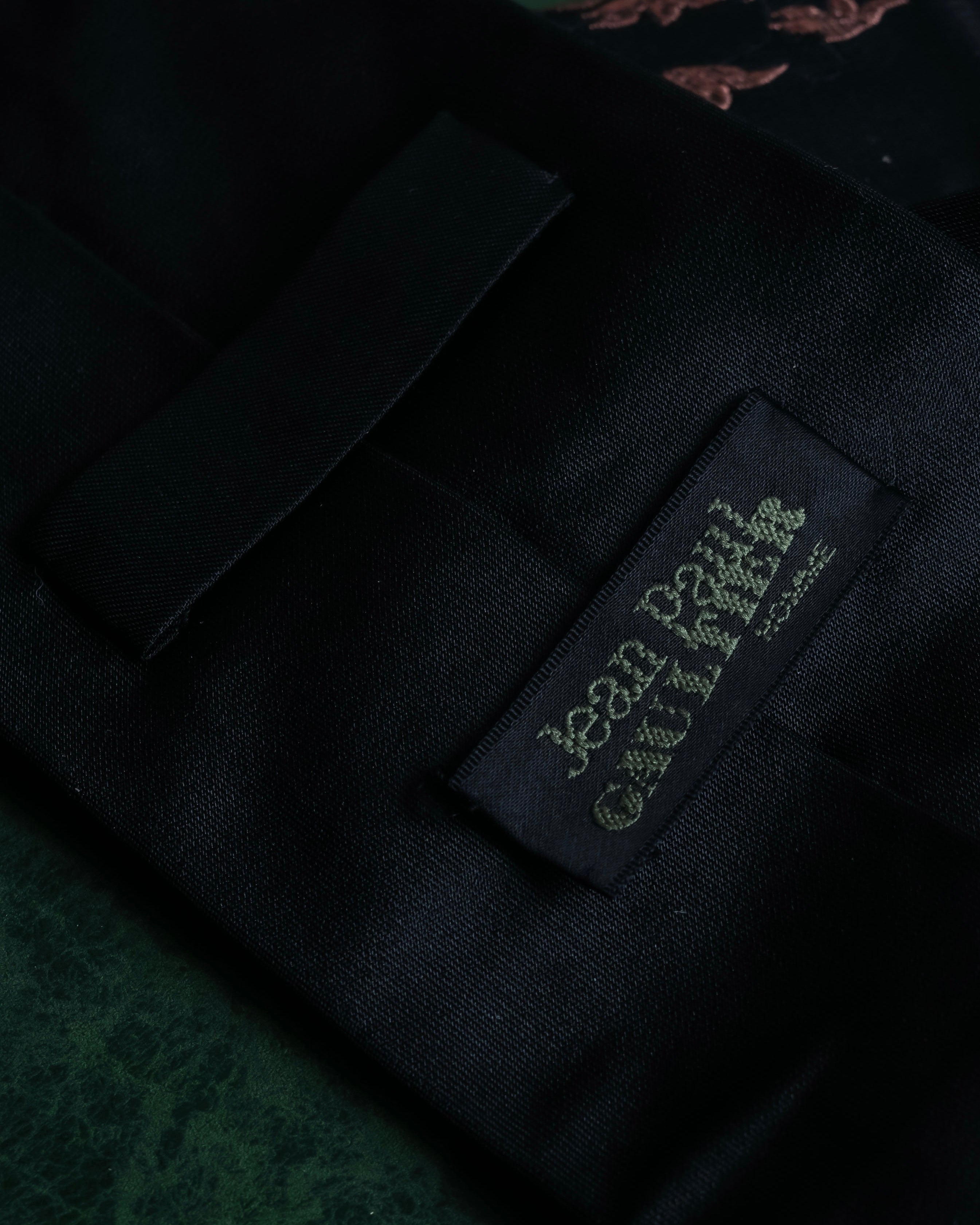 "JEAN PAUL GAULTIER" Leaf motif embroidered silk neck tie