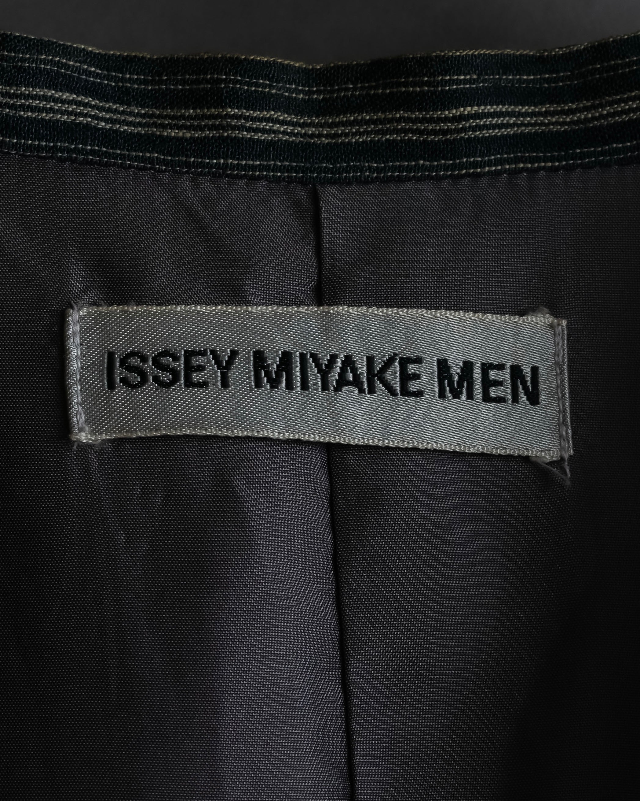 "ISSEY MIYAKE MEN" Random stripe pattern V-neck vest