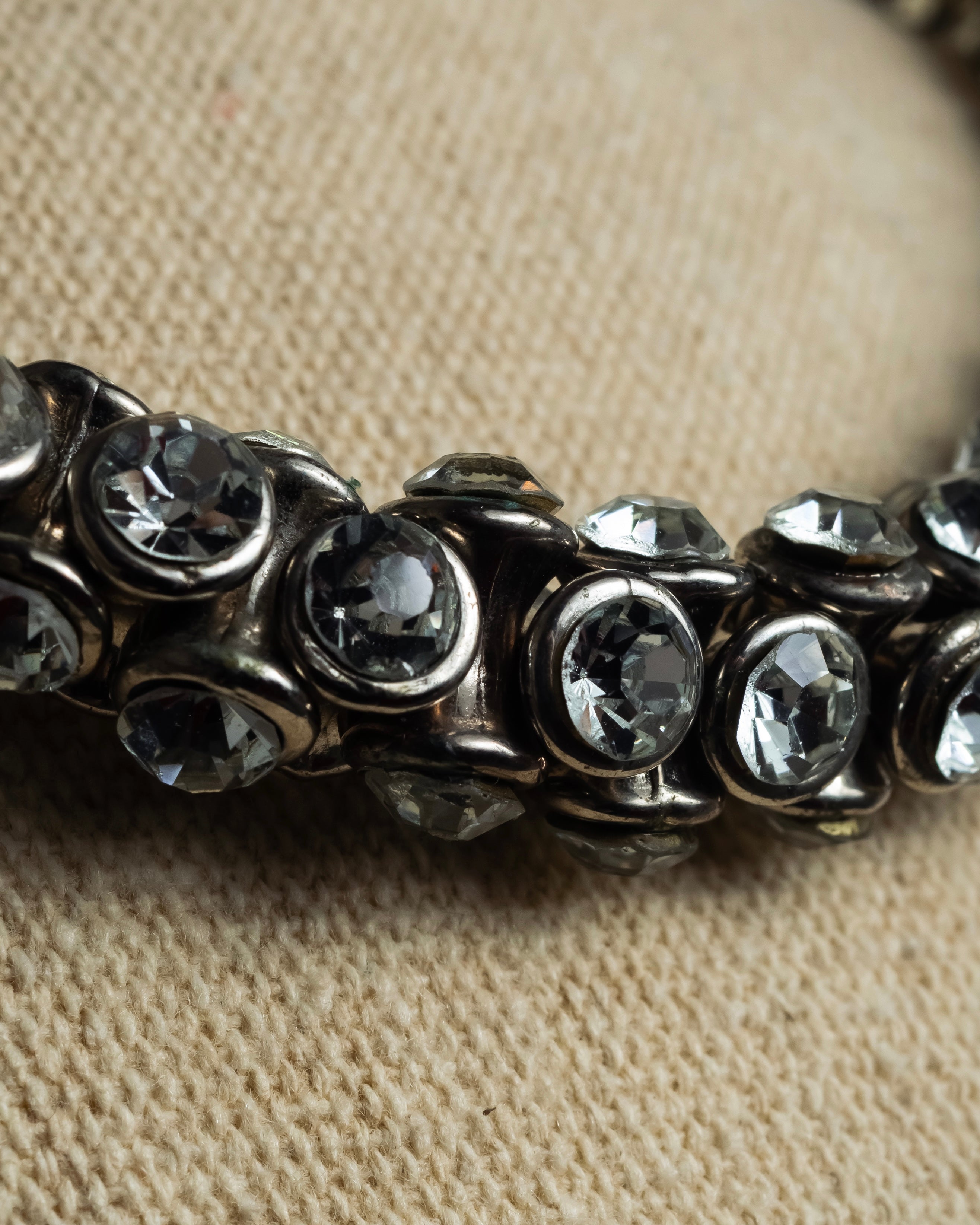 "DRIES VAN NOTTEN" 2022's Double crystal detail magnetic choker