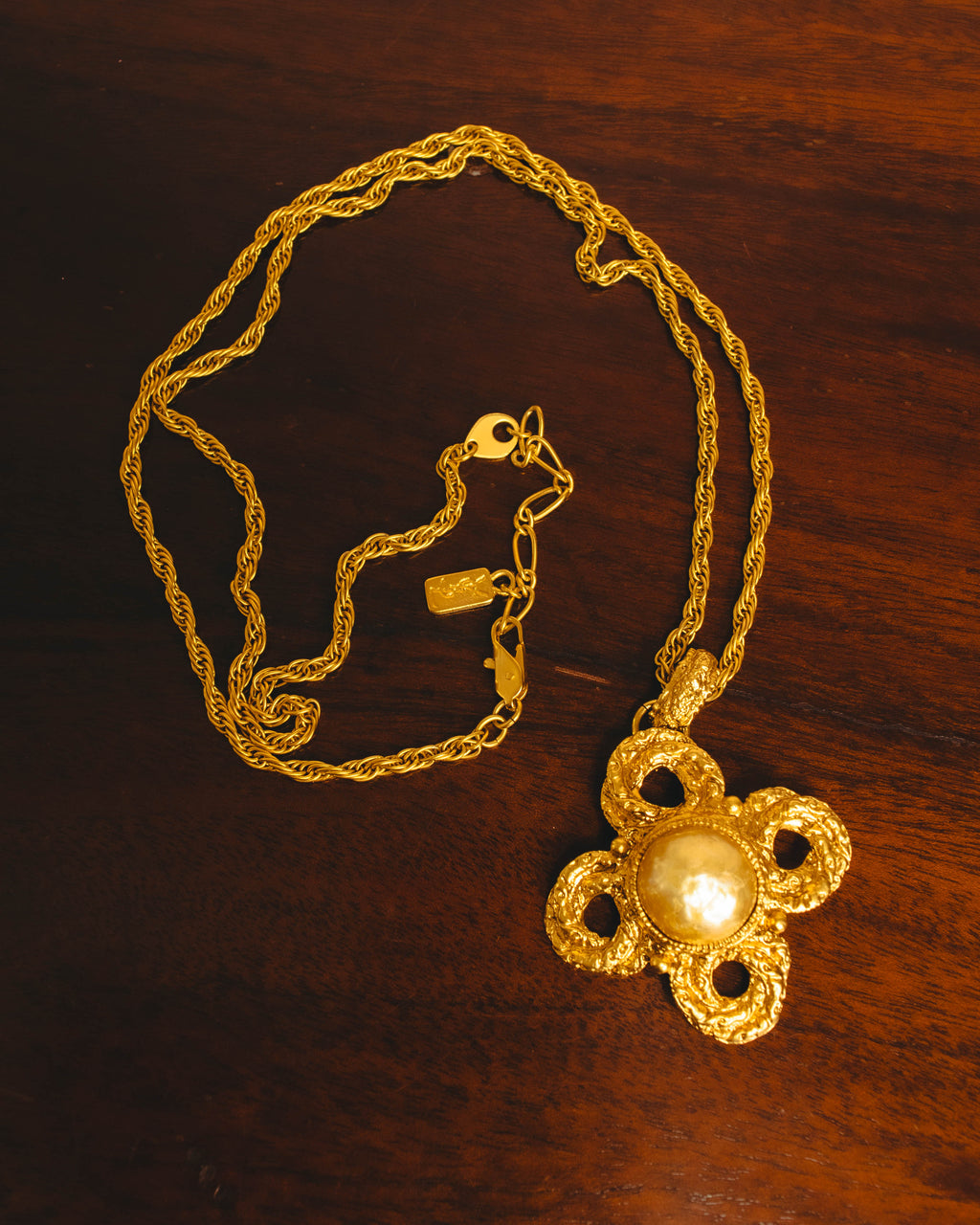 -SPECIAL- "YVES SAINT LAURENT" 80's-90's Baroque pearl textured gold pendant necklace