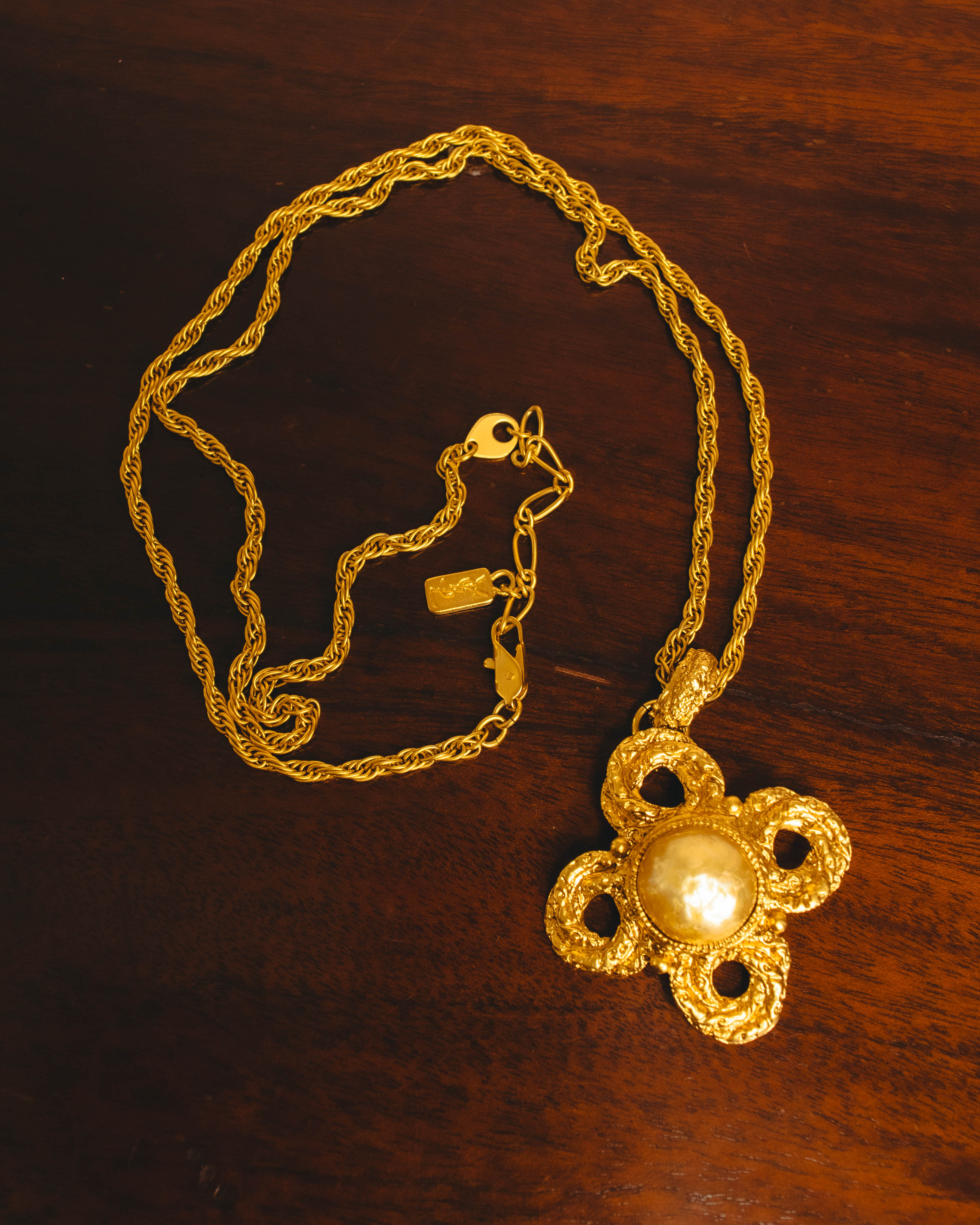 -SPECIAL- "YVES SAINT LAURENT" 80's-90's Baroque pearl textured gold pendant necklace