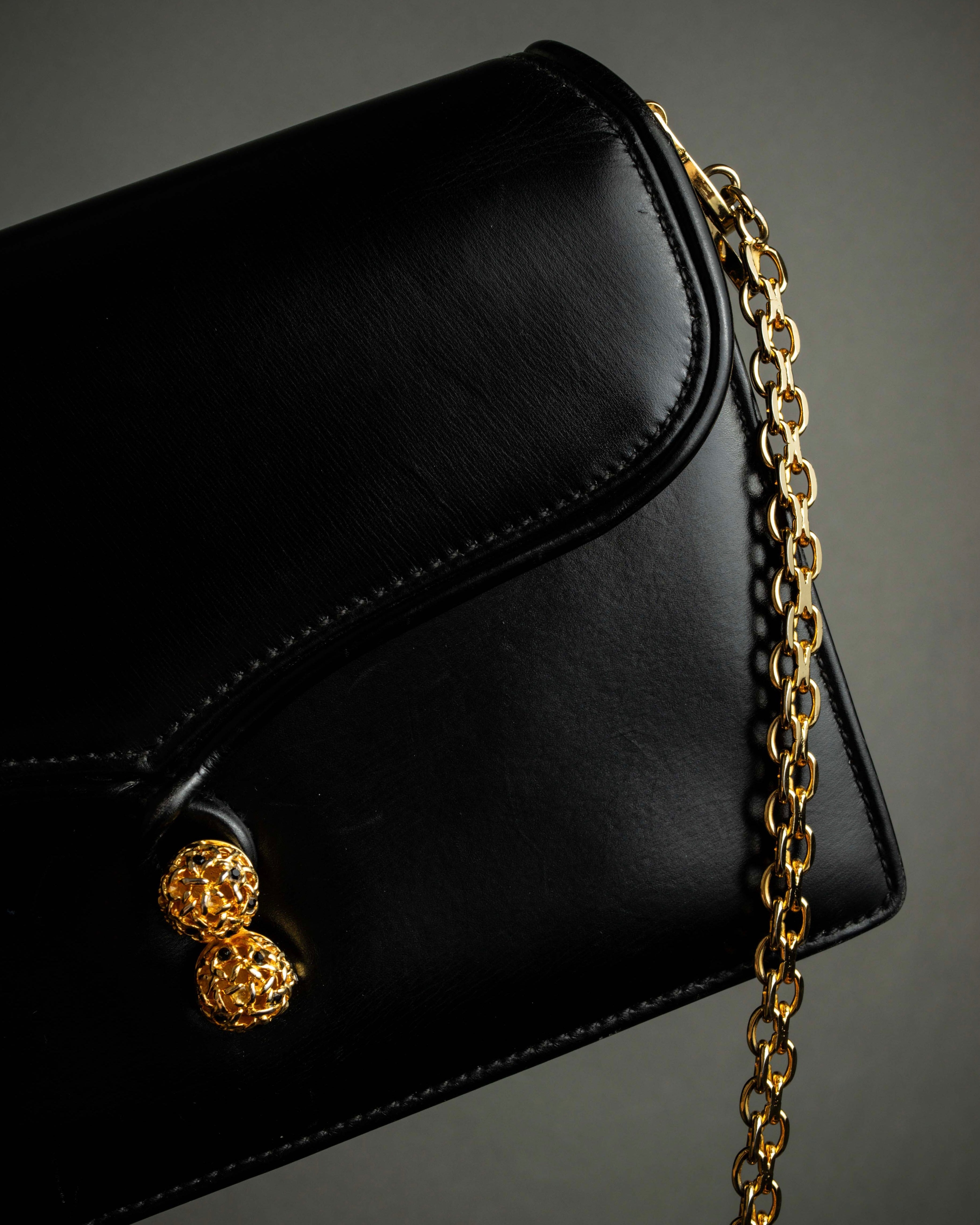 "GUCCI" Filigree vintage design chain shoulder leather bag