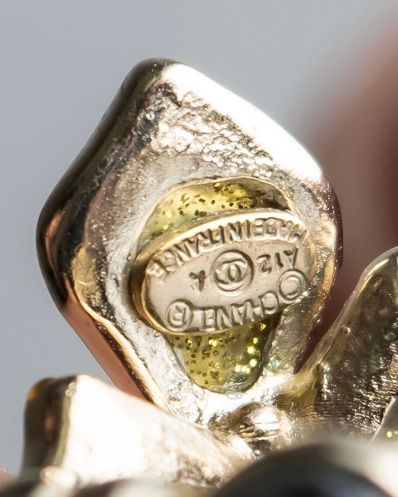 "CHANEL" Mysterious details stone ring