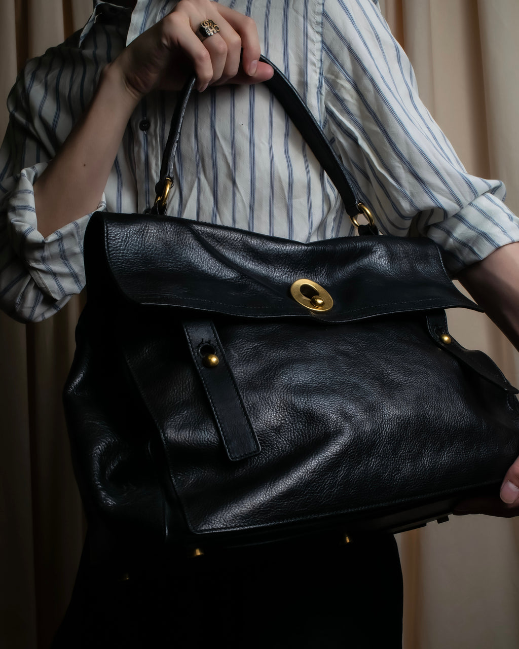 "YVES SAINT LAURENT" Muse to gold metal parts one-handle leather bag