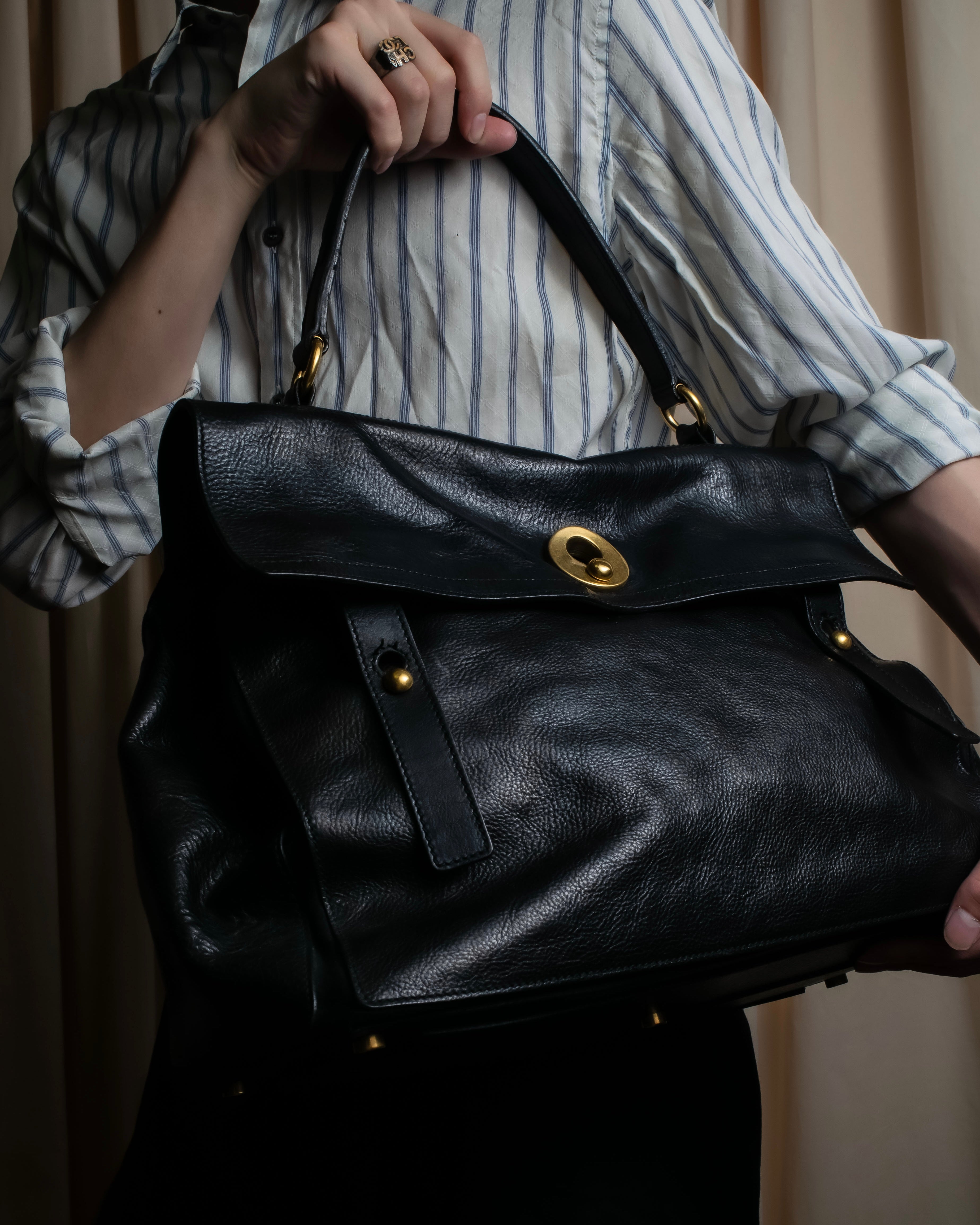 "YVES SAINT LAURENT" Muse to gold metal parts one-handle leather bag