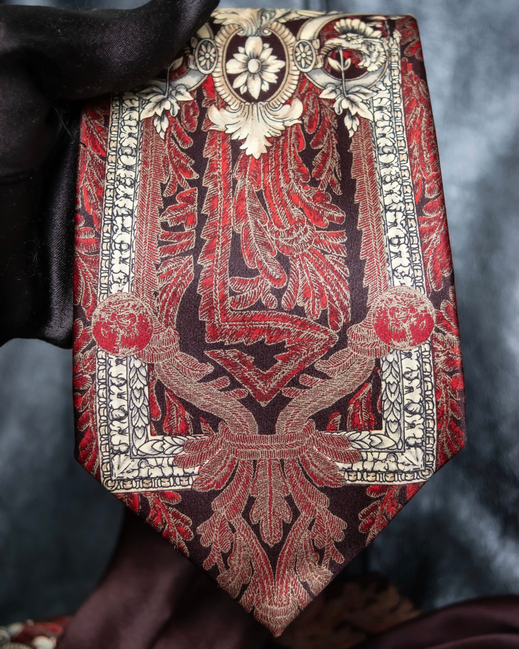 "GIANFRANCO FERRE" Beautiful botanical and frame design necktie