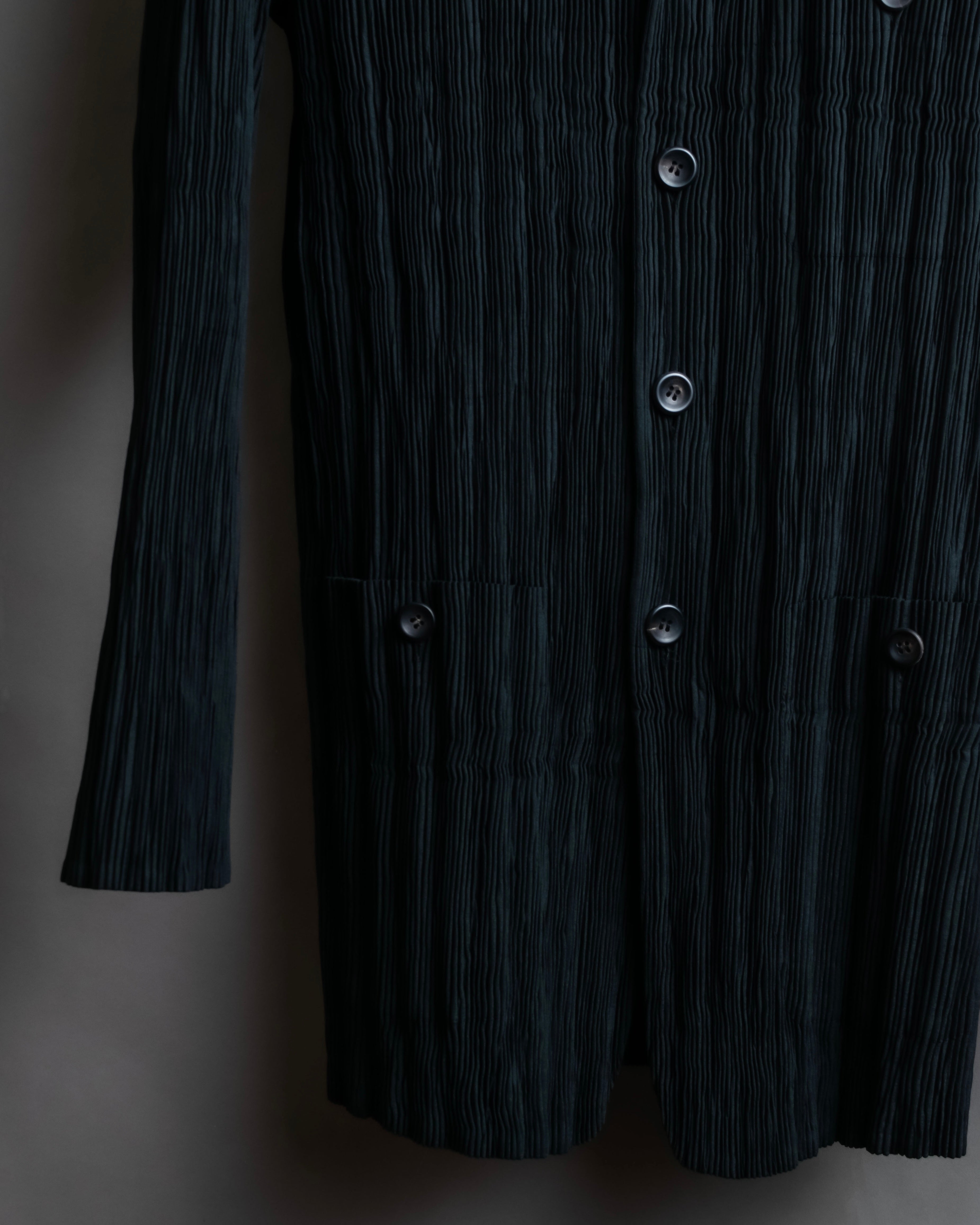 "ISSEY MIYAKE" Pleated vertical line shirt jacket