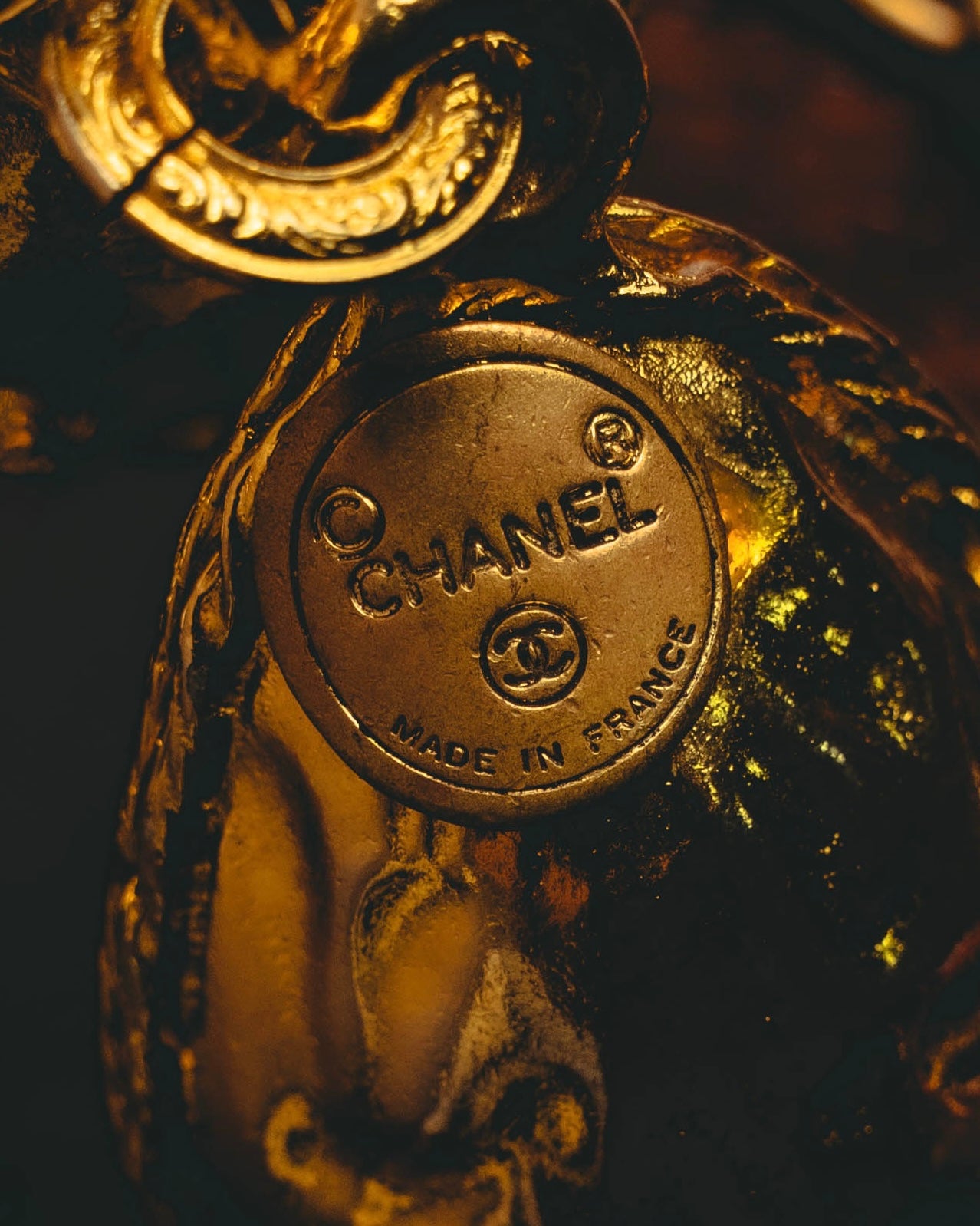 -SPECIAL - “CHANEL” 70’s-80’s Gripoix glass cabochon charm sautoir necklace