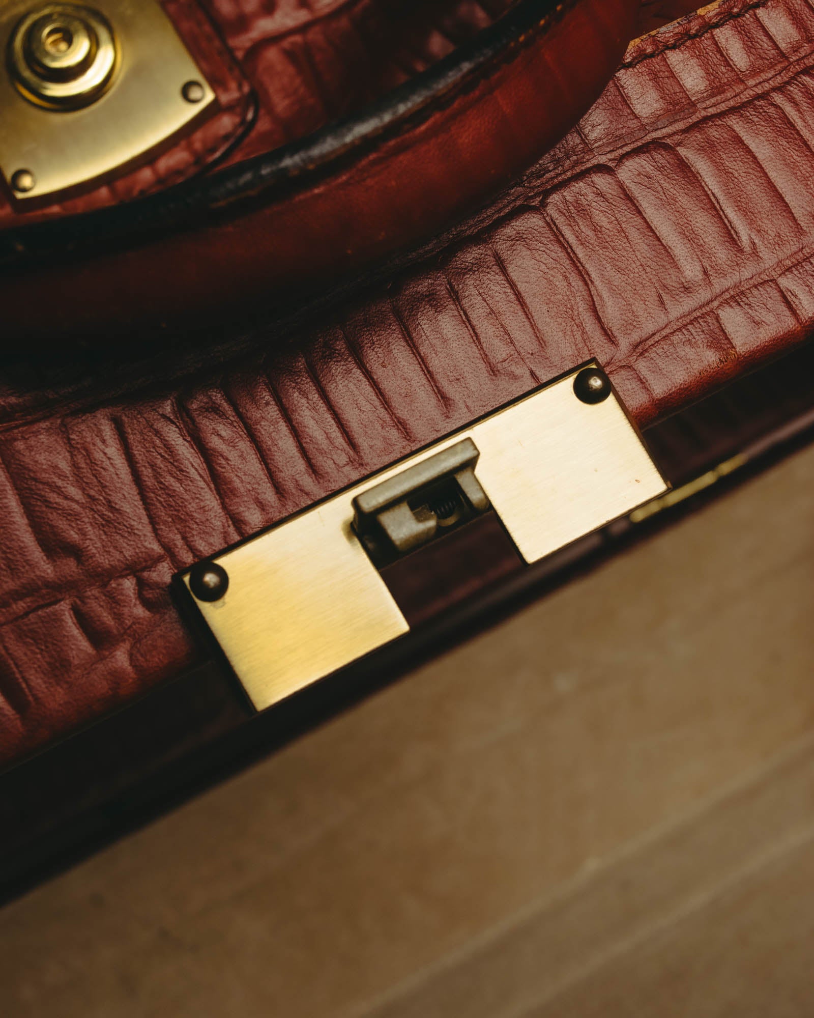 -SPECIAL- “Giorgio Armani” 90’s-00’s Crocodile embossed leather frame bag