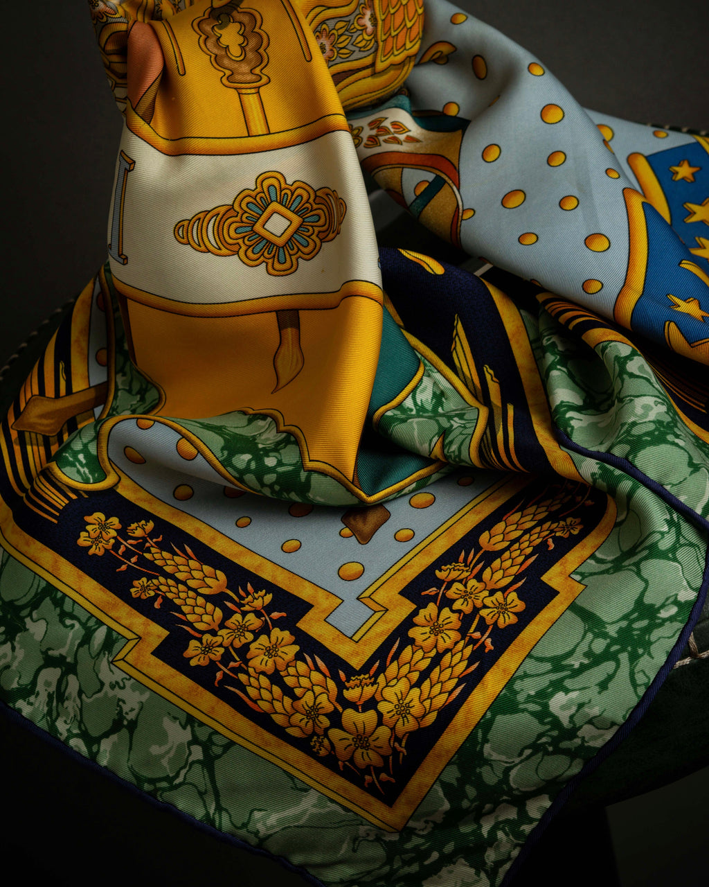 "HERMES" Carpe Diem design Carré 90 silk scarf