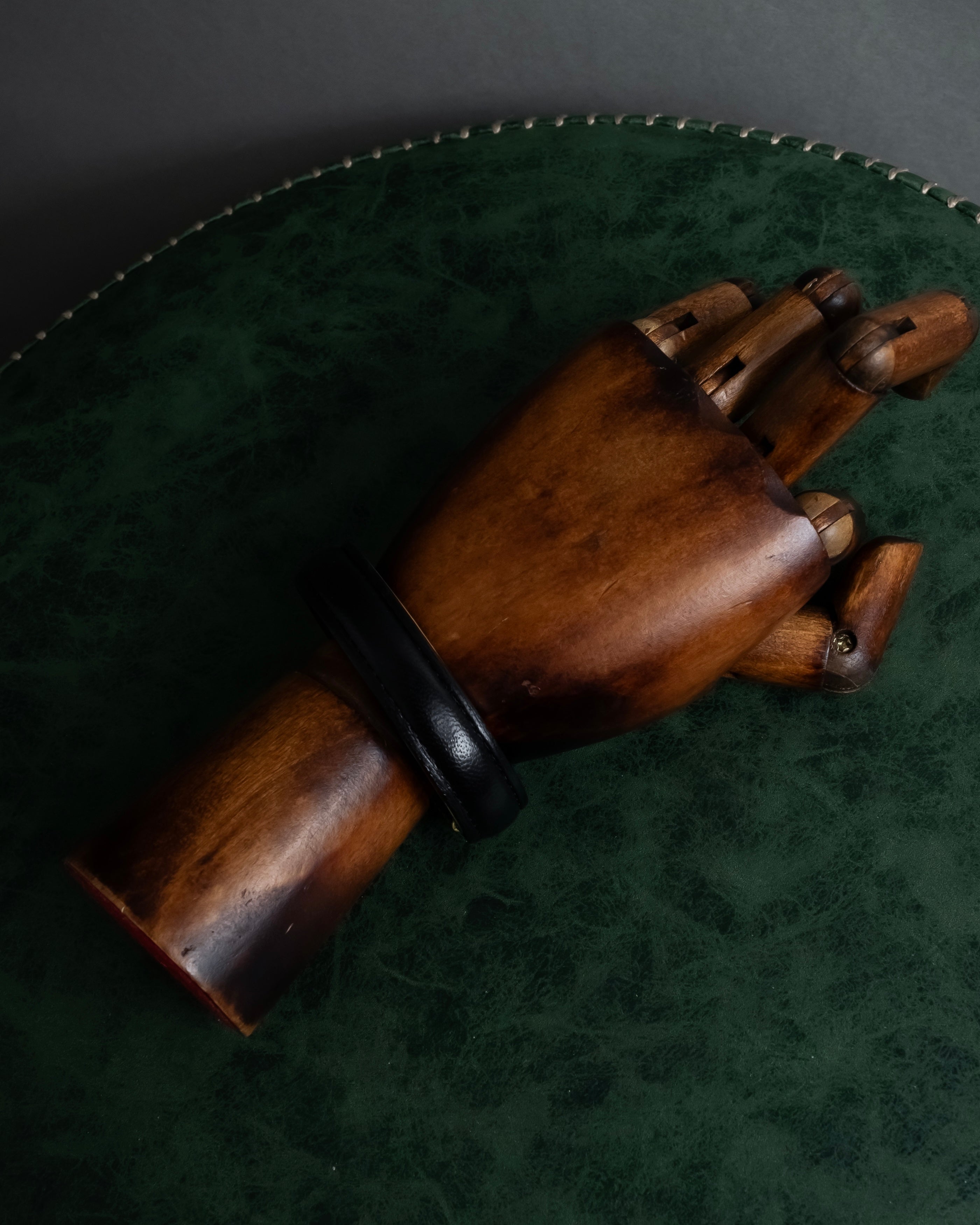 "LOEWE" Anagram logo engraved leather bangle