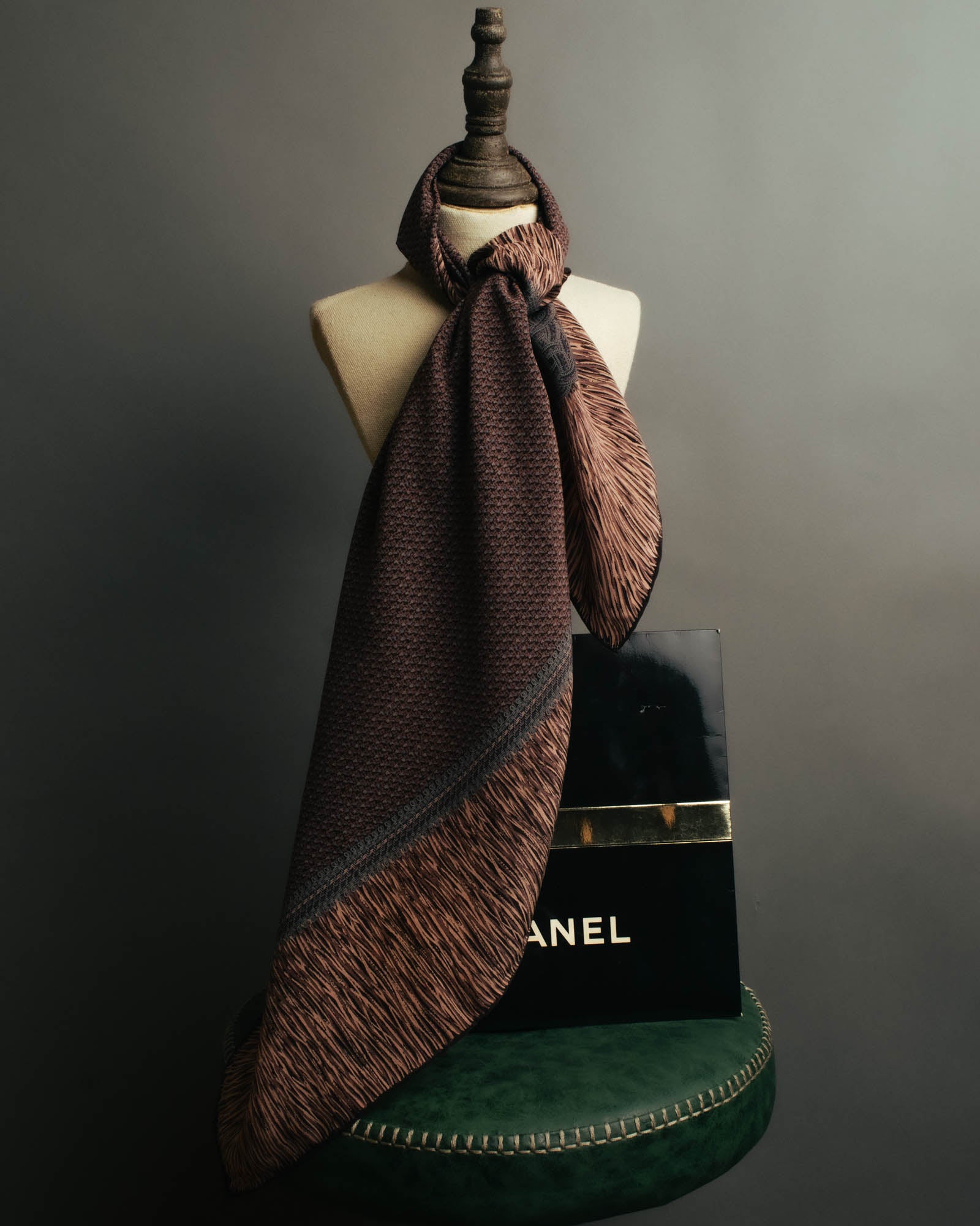 "CHANEL" 80's-90's Elegant silk scarf