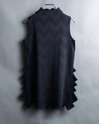 "PLEATS PLEASE ISSEY MIYAKE" 

Meander sleeveless tops