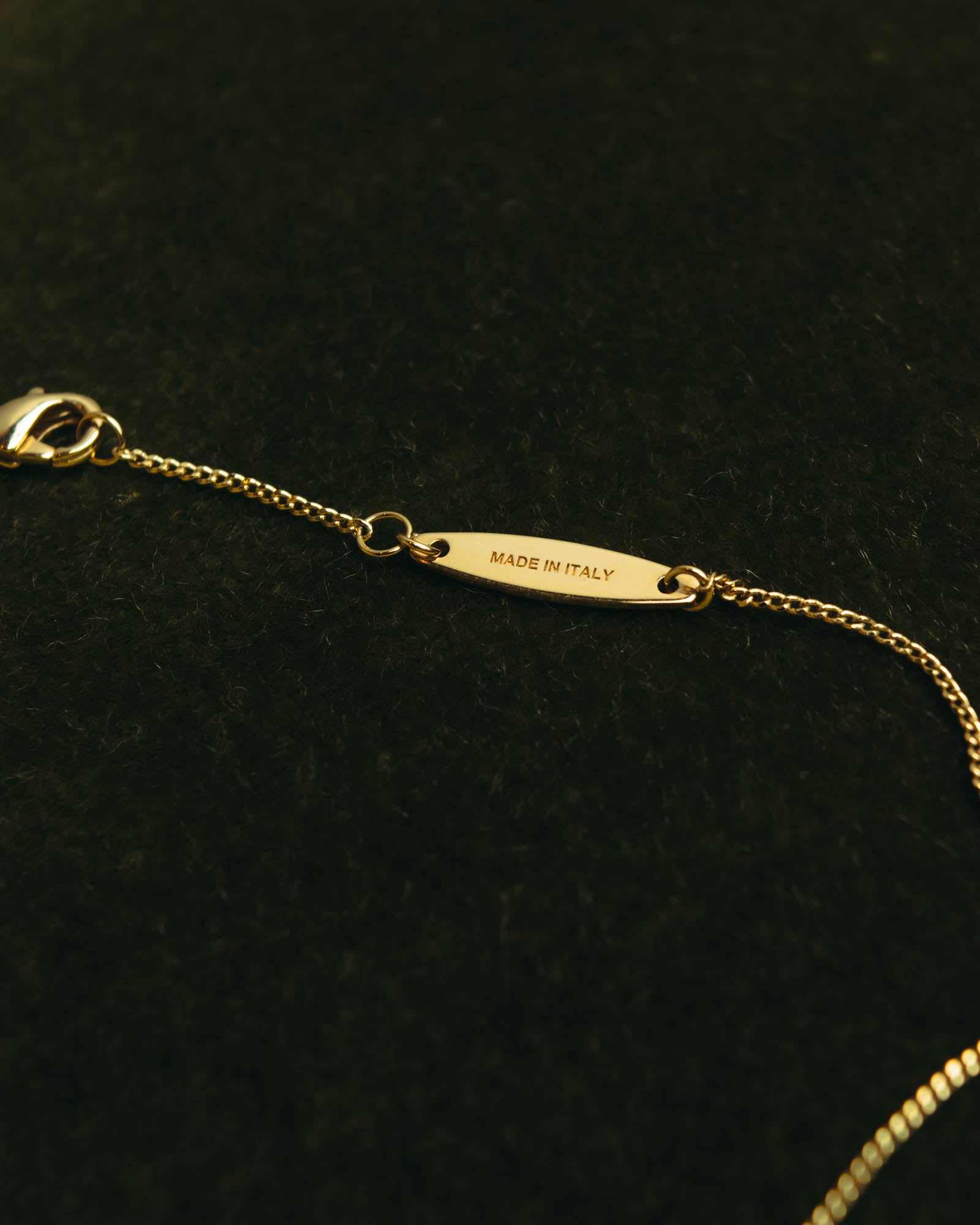 “Ferragamo” 90’s-00’s Interlocking ring pendant necklace