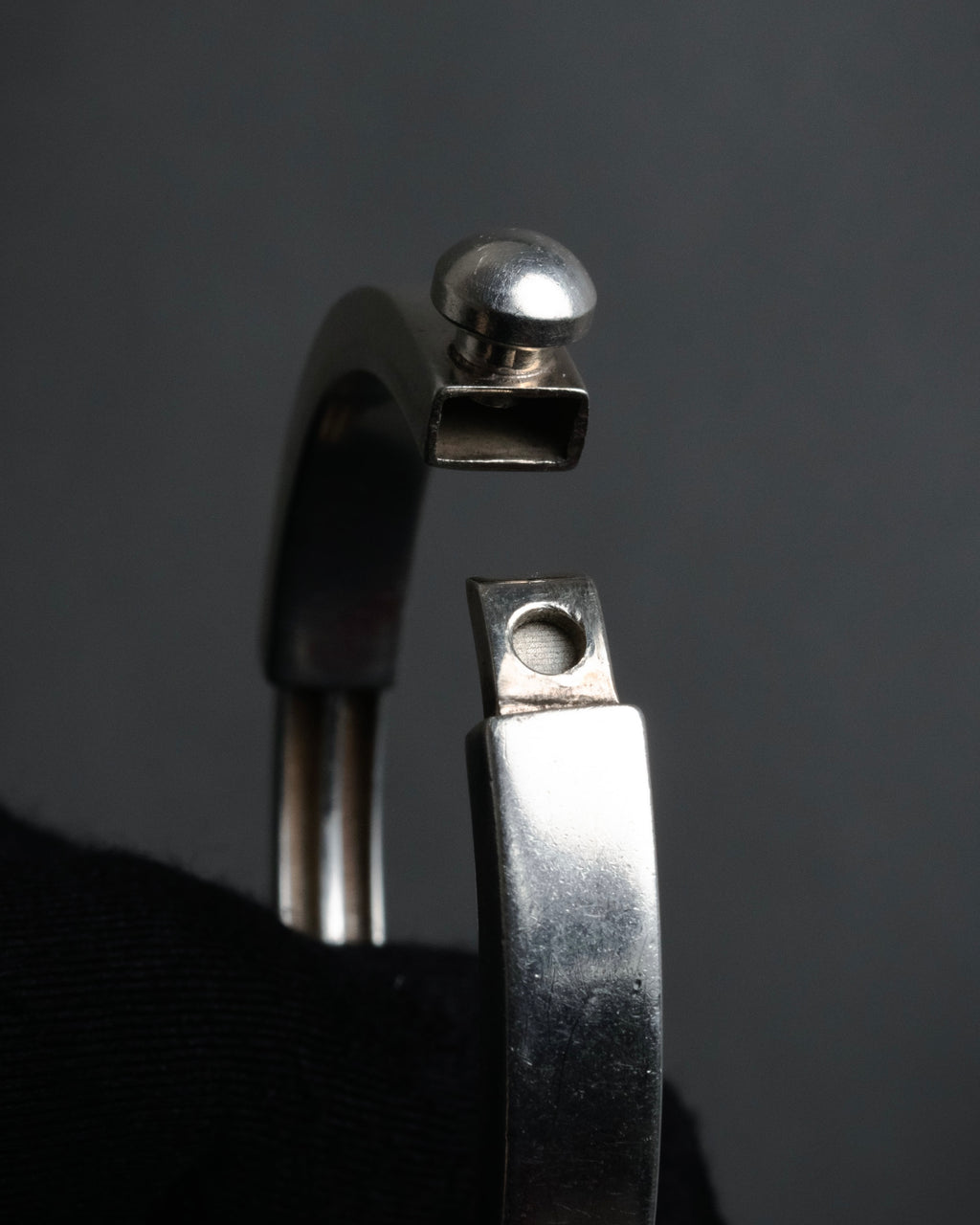 “BOTTEGA VENETA” 2019-2024 Sculptural hinged bangle