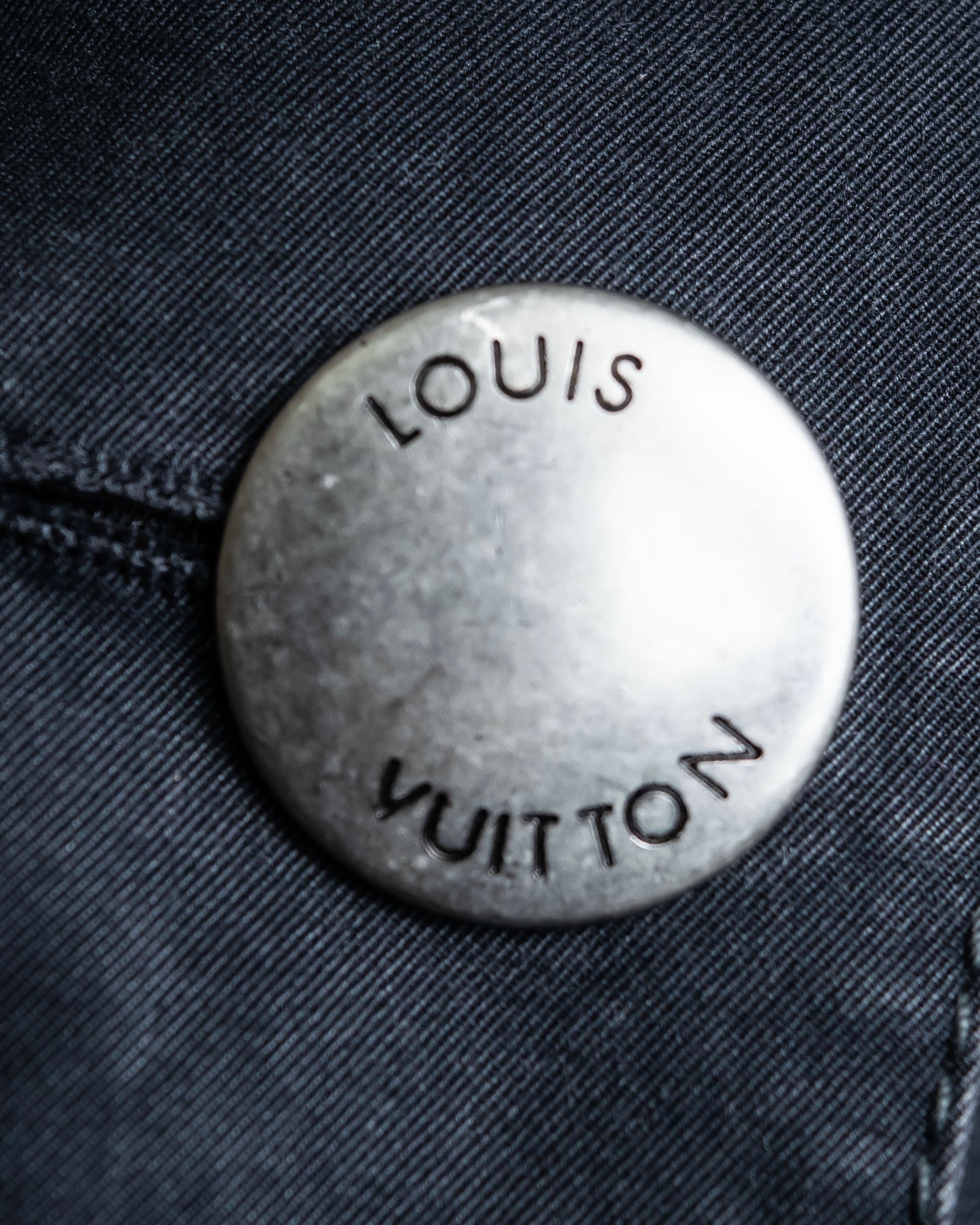 "LOUIS VUITTON" Metal button detailing belted trench coat