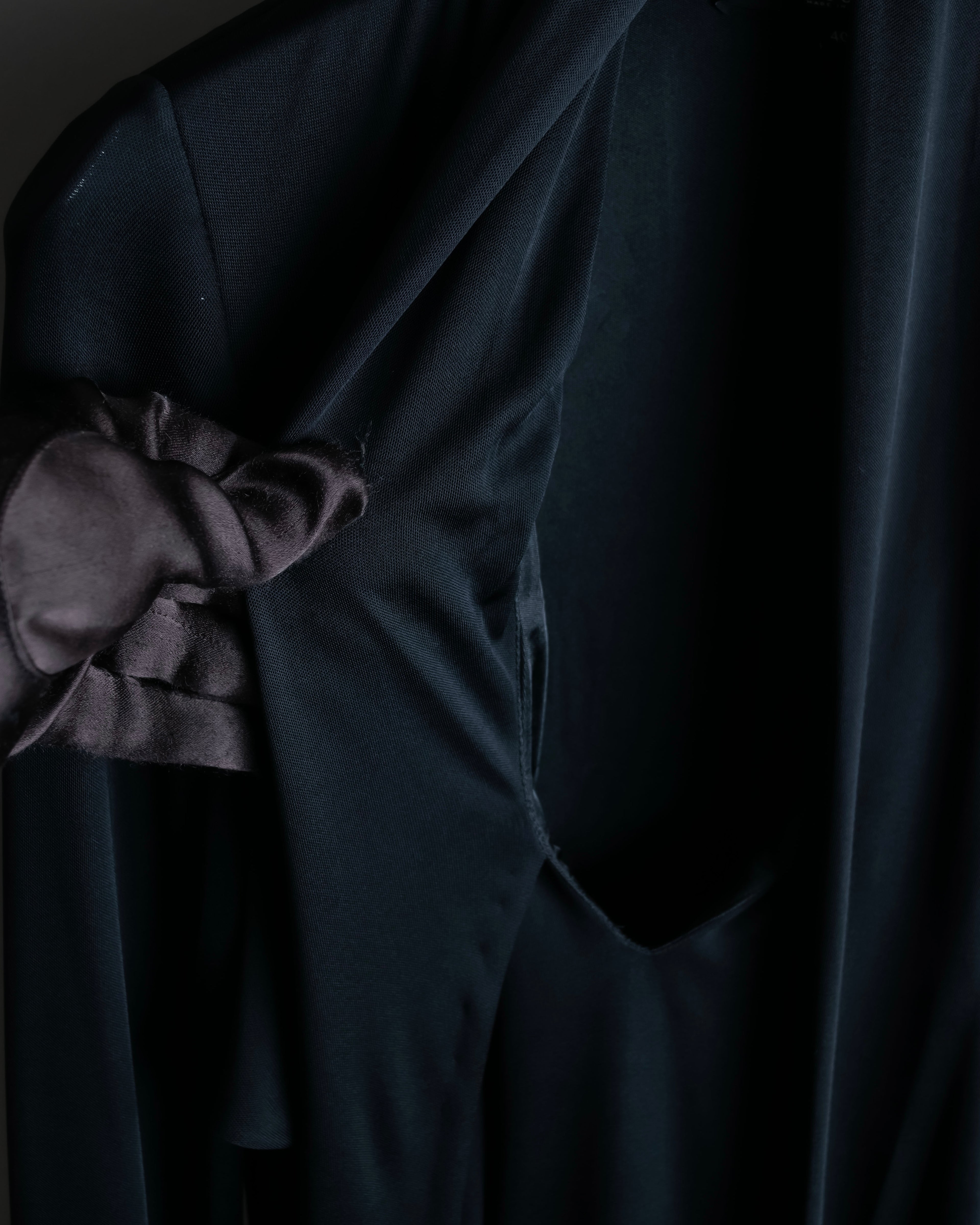 "GUCCI" Front garment attached V-neck dress