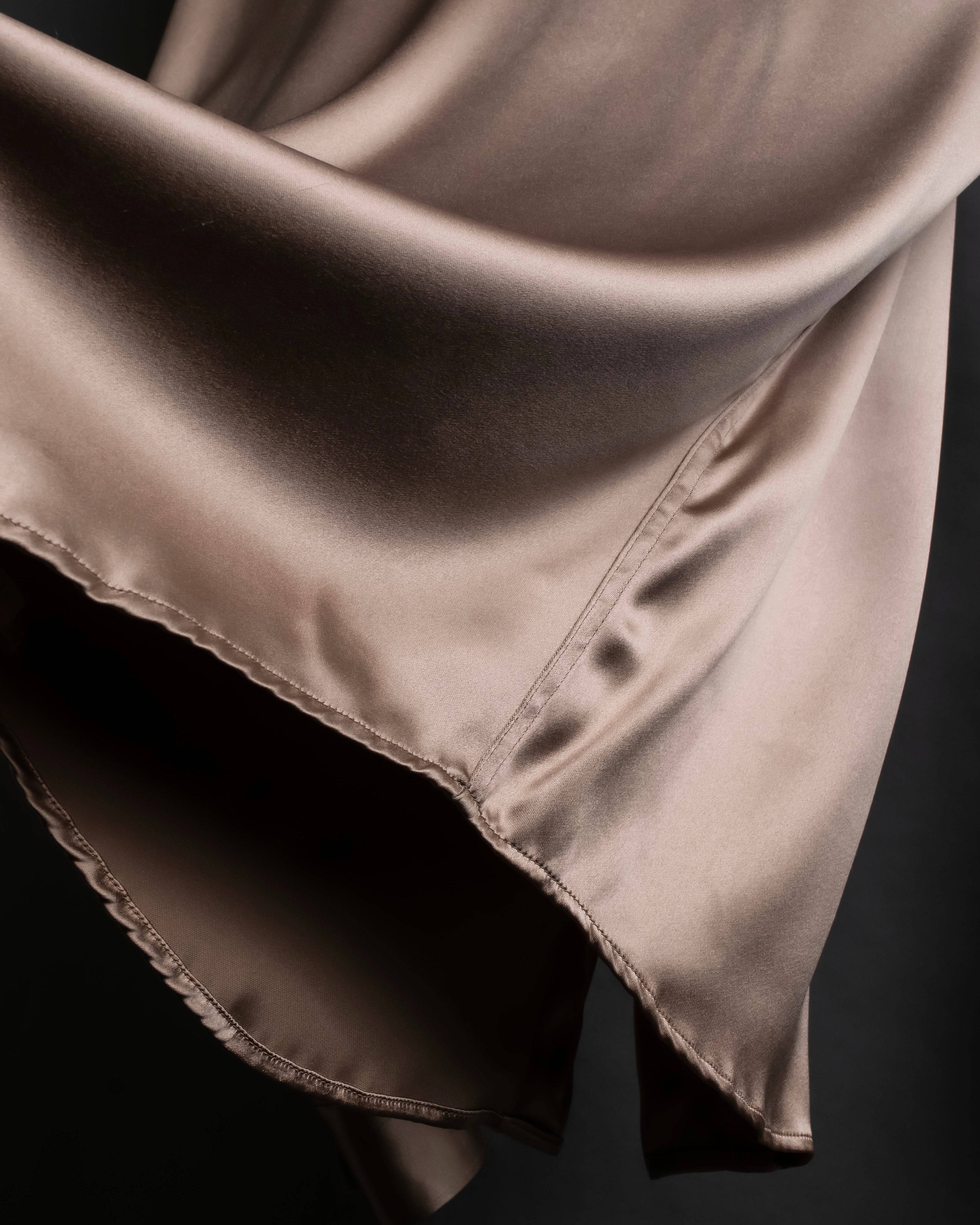 "GUCCI" Ecru beige glossy wide collar shirt