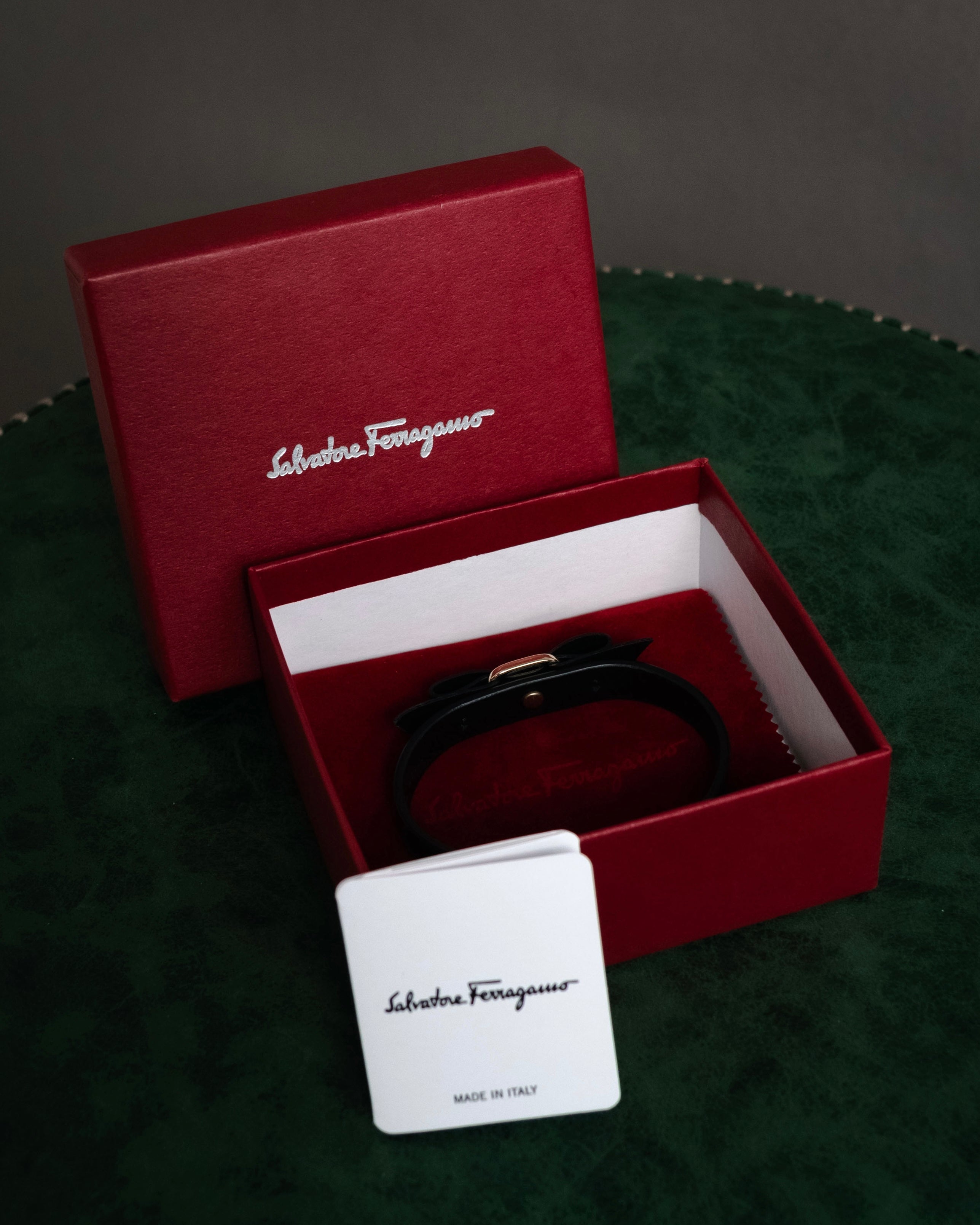 “Salvatore Ferragamo” 2010’s Vara ribbon leather bracelet