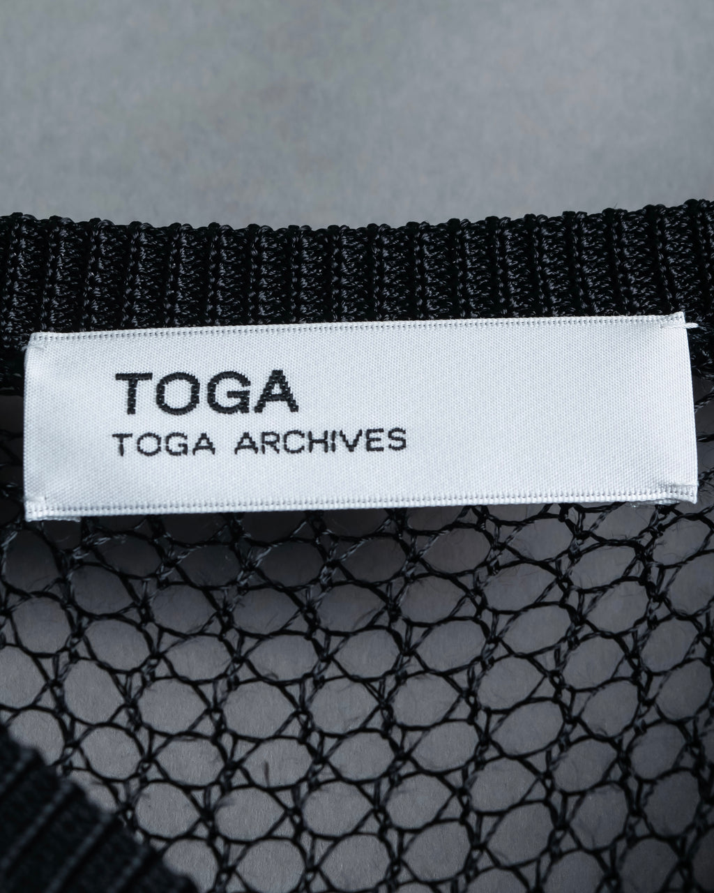 "TOGA ARCHIVES" String design mesh switching melange knit