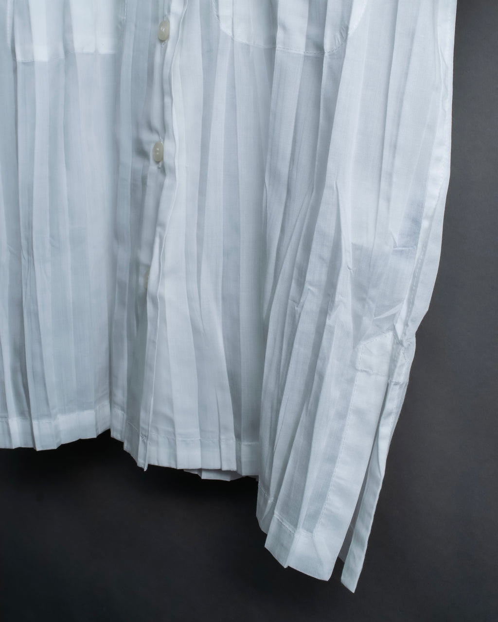 "ISSEY MIYAKE" Pleated short sleeve shirt