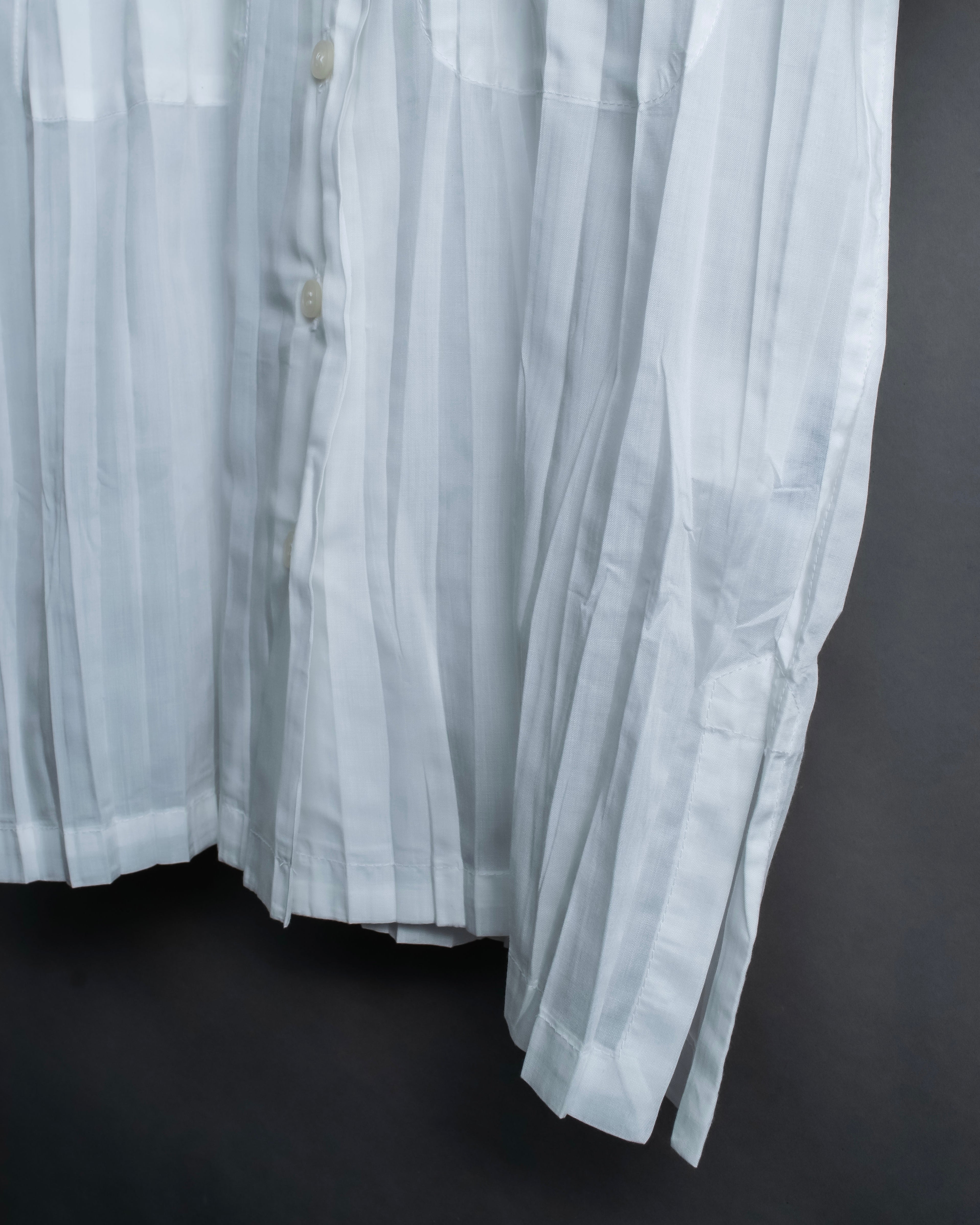 "ISSEY MIYAKE" Pleated short sleeve shirt