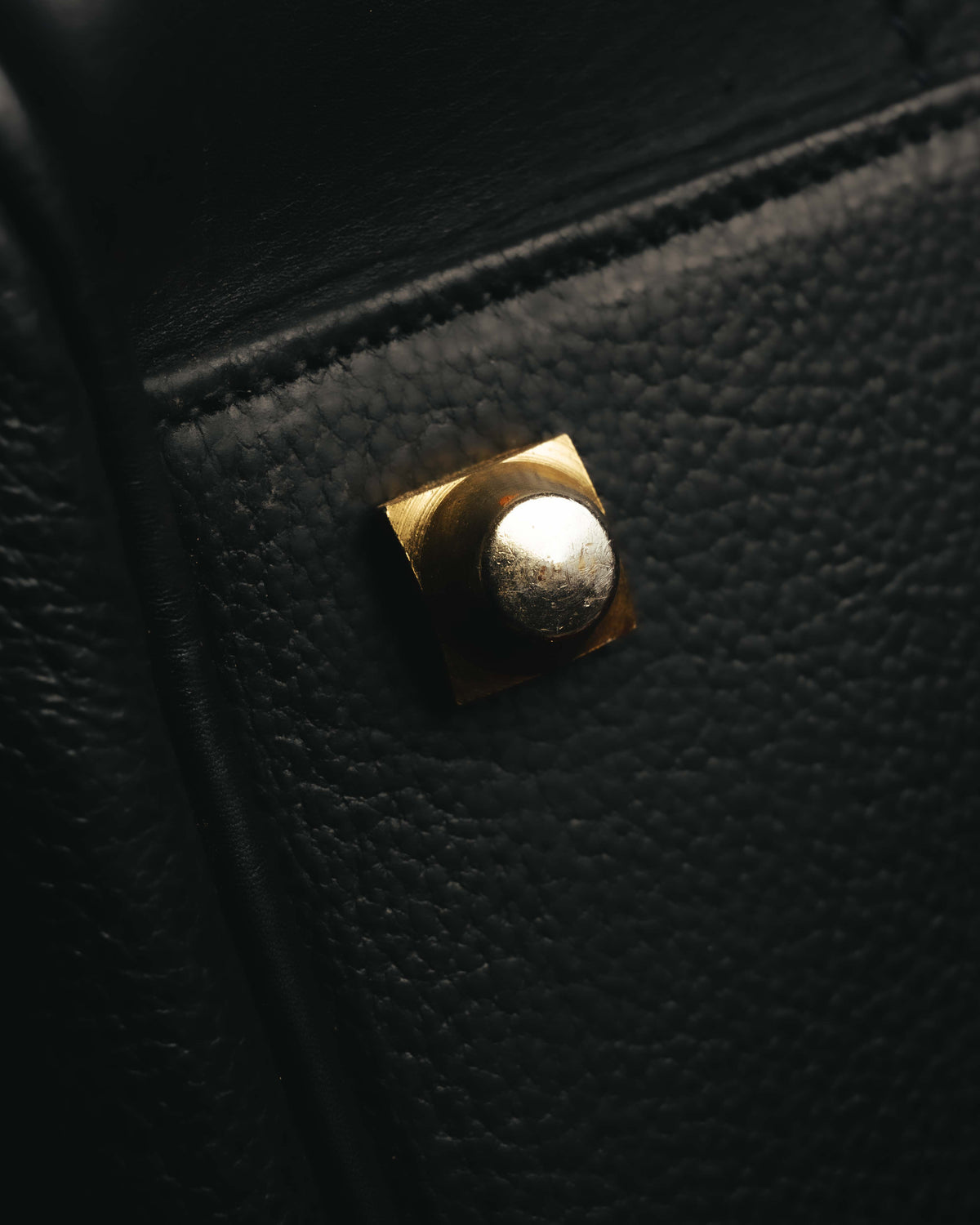 -SPECIAL- "GUCCI" 70's-80's Crest-detailed black leather two-way duffle bag