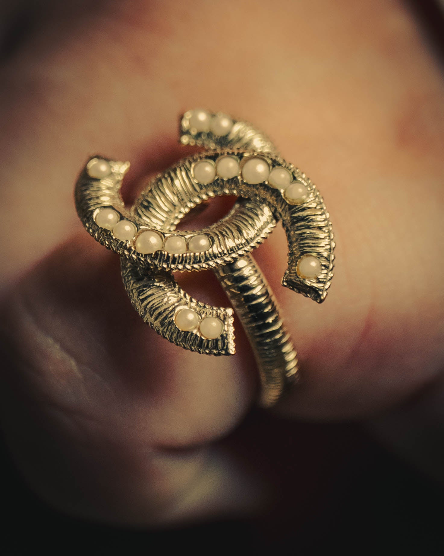 –SPECIAL– "CHANEL" Sculptural pearl double c costume ring