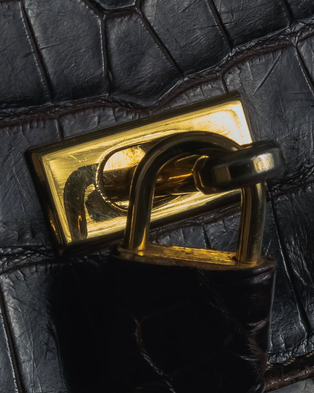 -SPECIAL- "Pierre Cardin"
90’s real crocodile leather top handle bag