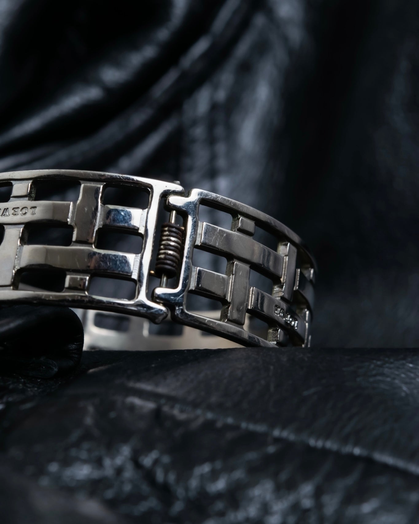 "LOEWE" plaid silver bangle