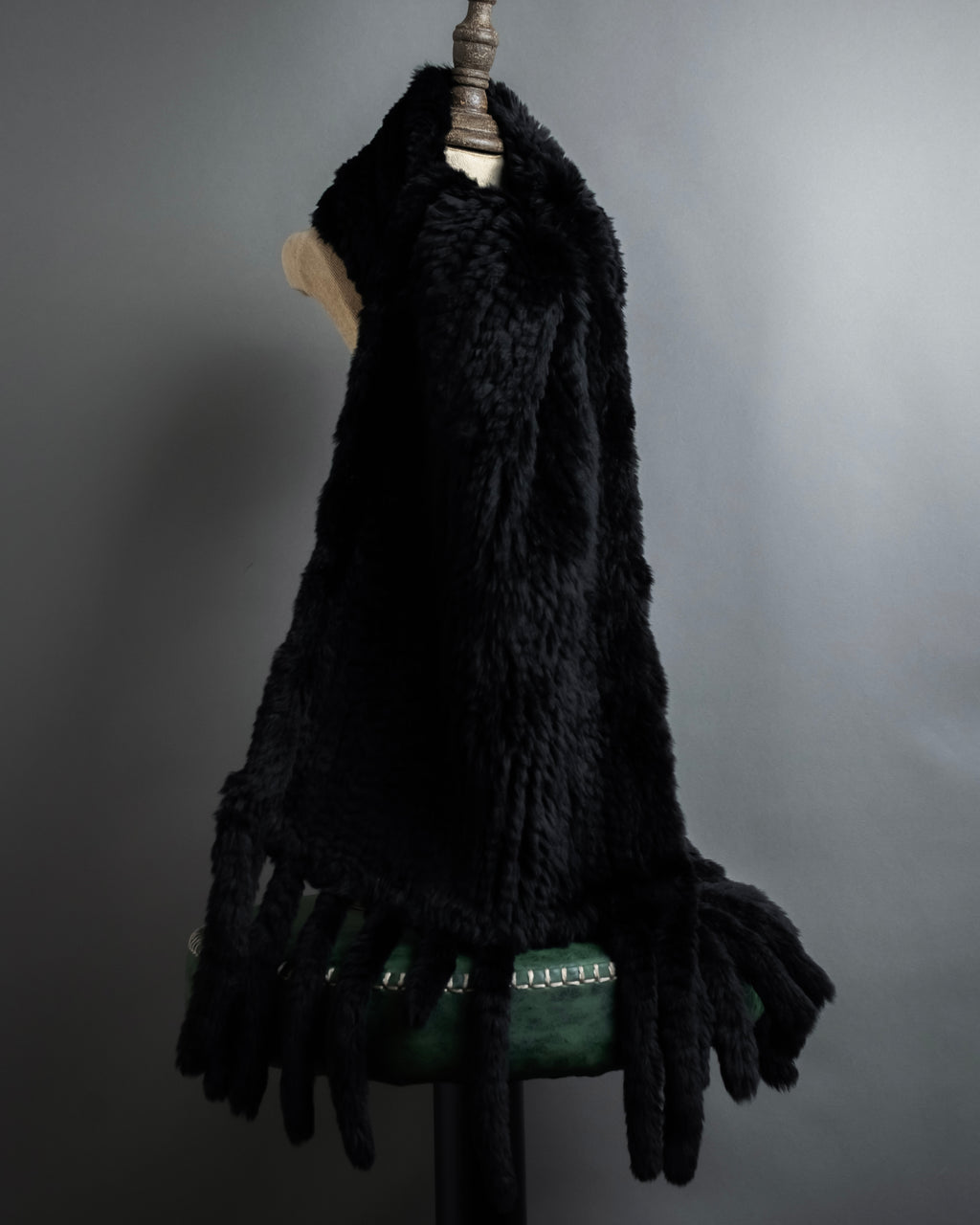 "CHOMBERT" Thick fringe design fur-like long muffler
